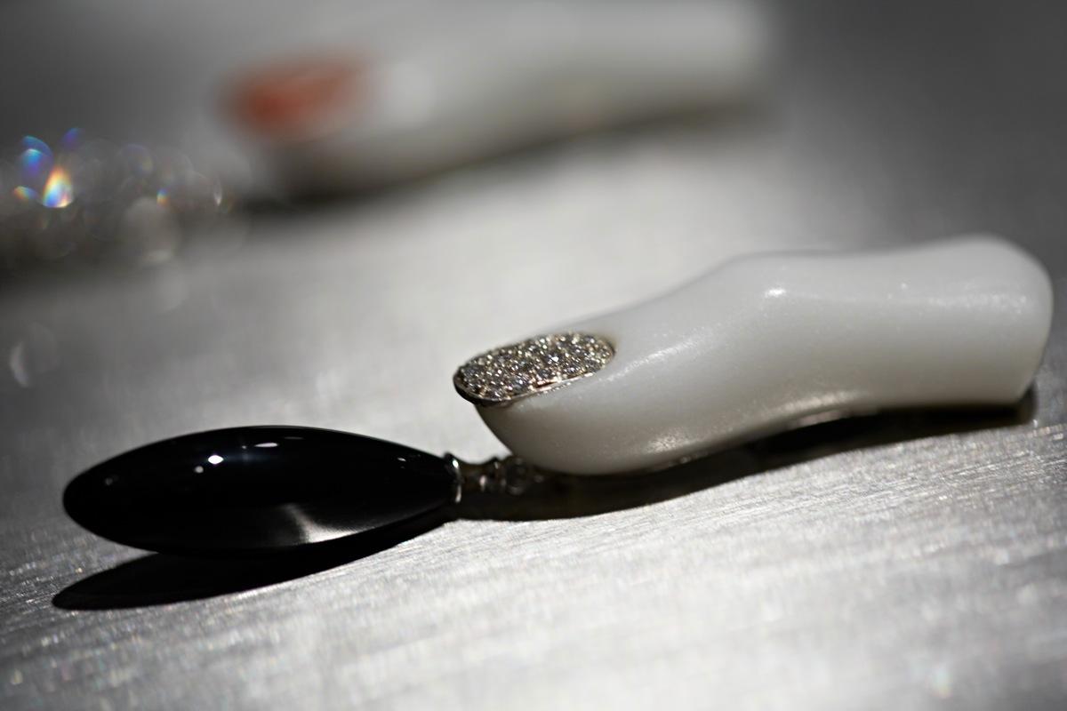 Women's DELFINA DELETTREZ Carrara Marble Diamond 18 Karat Gold Finger Drop Earrings For Sale