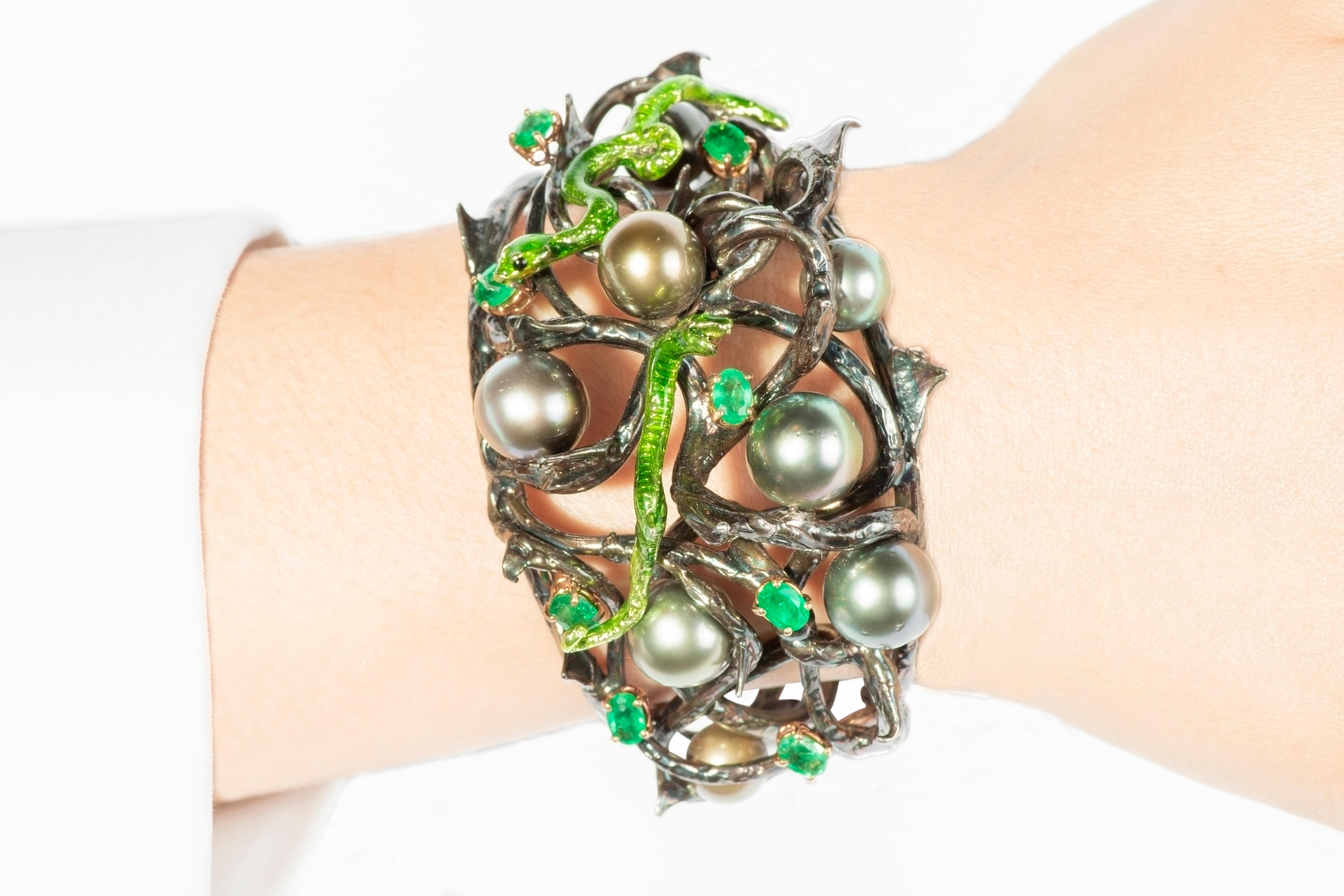 One of a kind piece from the 2007 Delfina Delettrez Original Sin collection. The figurative bracelet is handcrafted from 4,00 gr gold and 140,00 gr silver, finely embellished with snakes wrapped around 8 emeralds 3,00 ct and 9 Thaiti