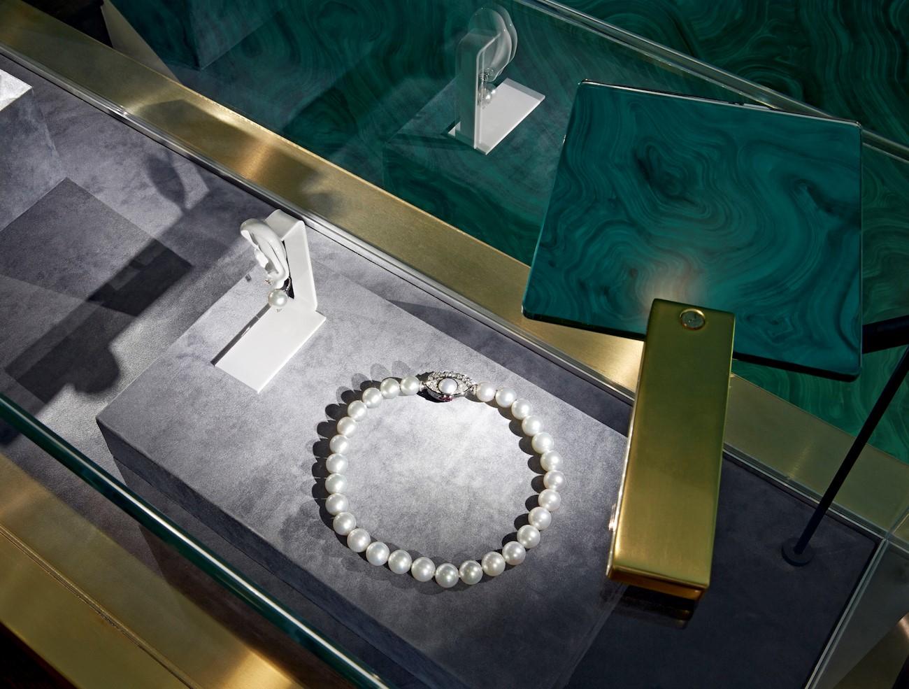 Women's DELFINA DELETTREZ Pearl Diamond Ruby 18 Karat Gold Choker Necklace For Sale
