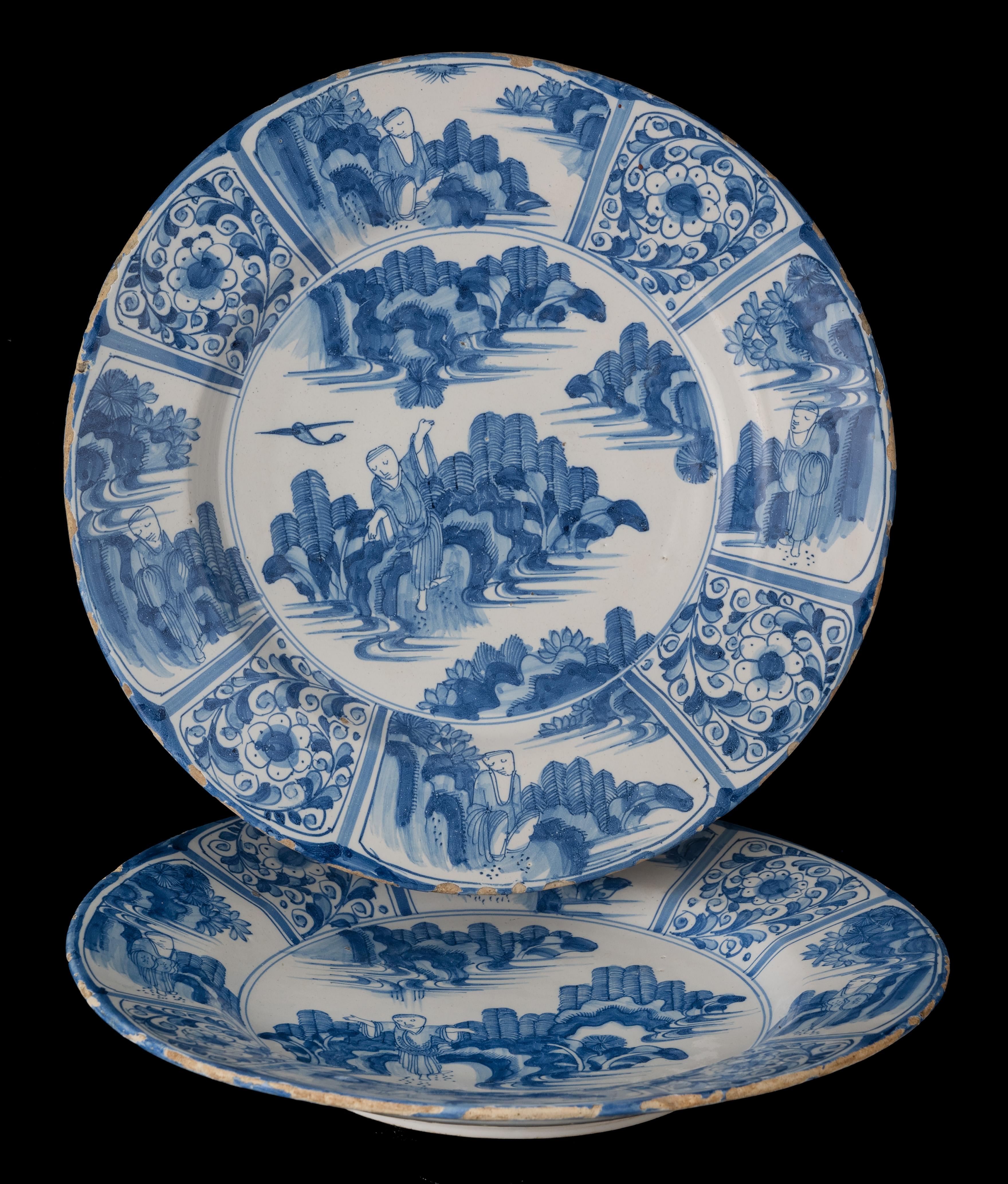 The blue and white dishes have wide-spreading flanges and are painted with a Chinese figure in an oriental landscape. The eight-panelled border is alternately decorated with floral motifs and oriental landscapes. 

The decoration is inspired by