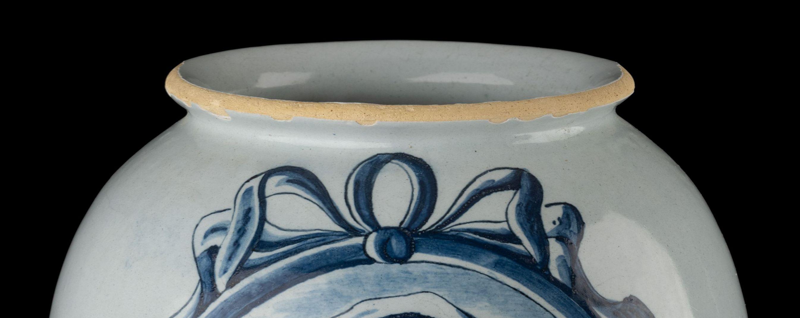 Delft 1750 - 1800 Grand pot à tabac bleu et blanc 'No. 12' Marque : Lpkan en vente 3