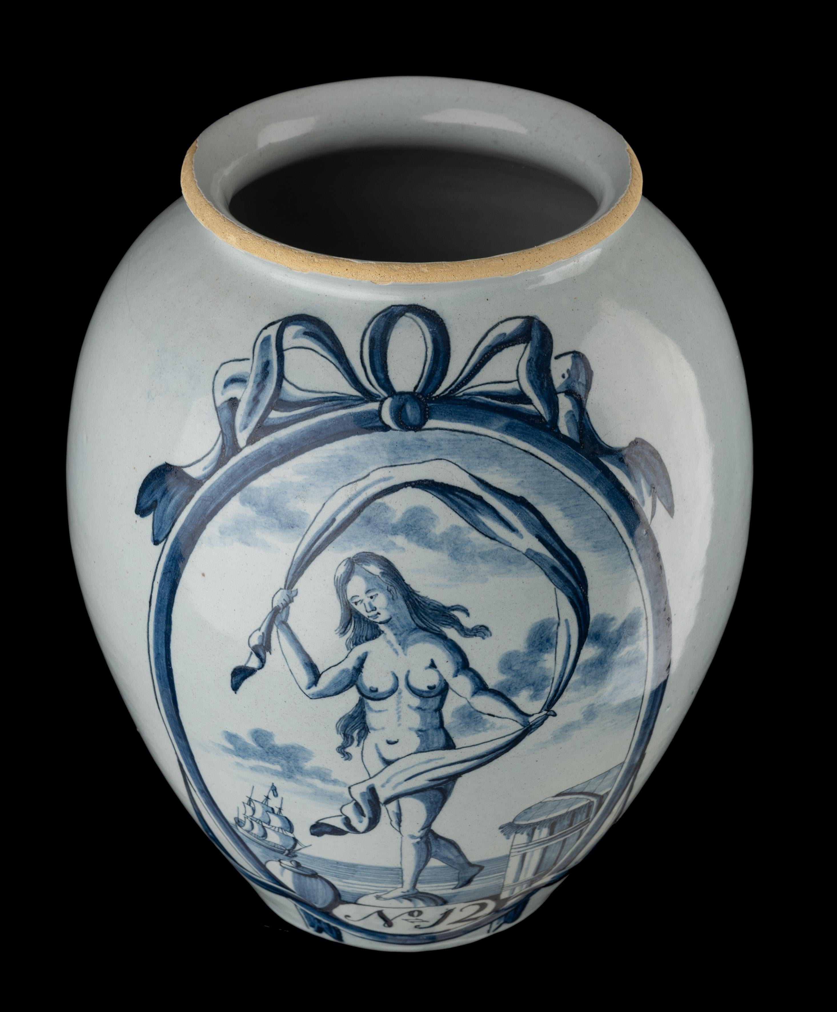 Néerlandais Delft 1750 - 1800 Grand pot à tabac bleu et blanc 'No. 12' Marque : Lpkan en vente