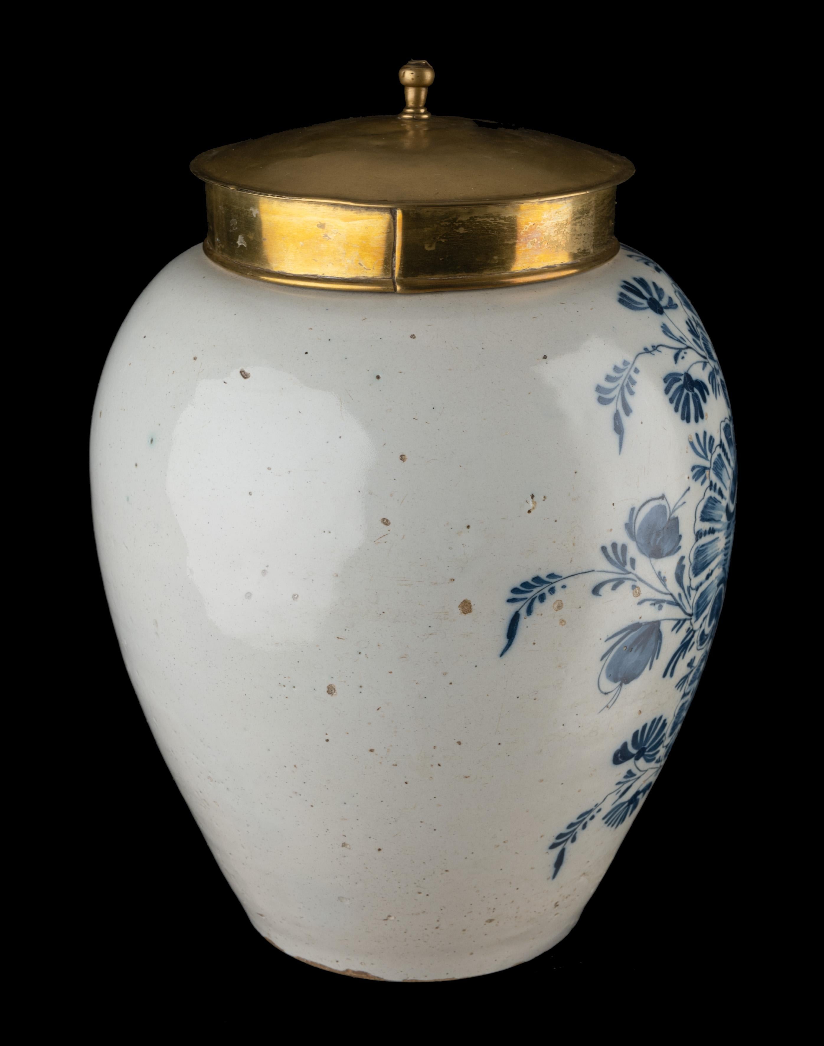 Delft 1760-1780  Jarre à tabac bleue et blanche de Duynkerker Delftware en vente 1