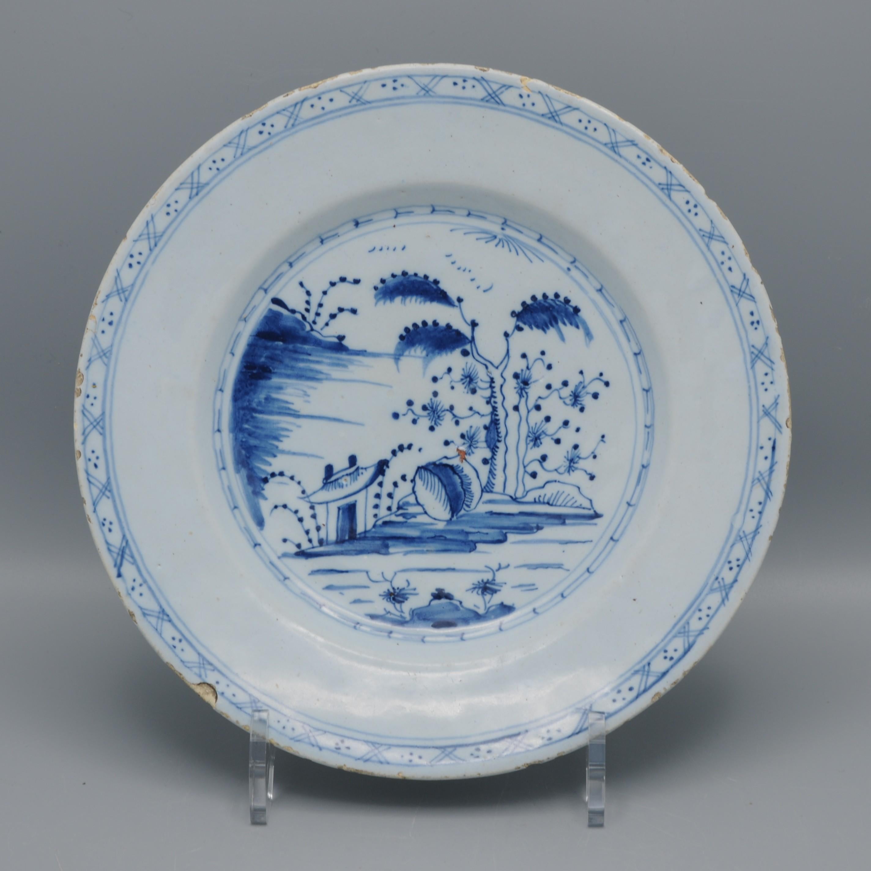 Delft  - Piatto Delft blu e bianco del XVIII secolo in stile cineseria in vendita 4