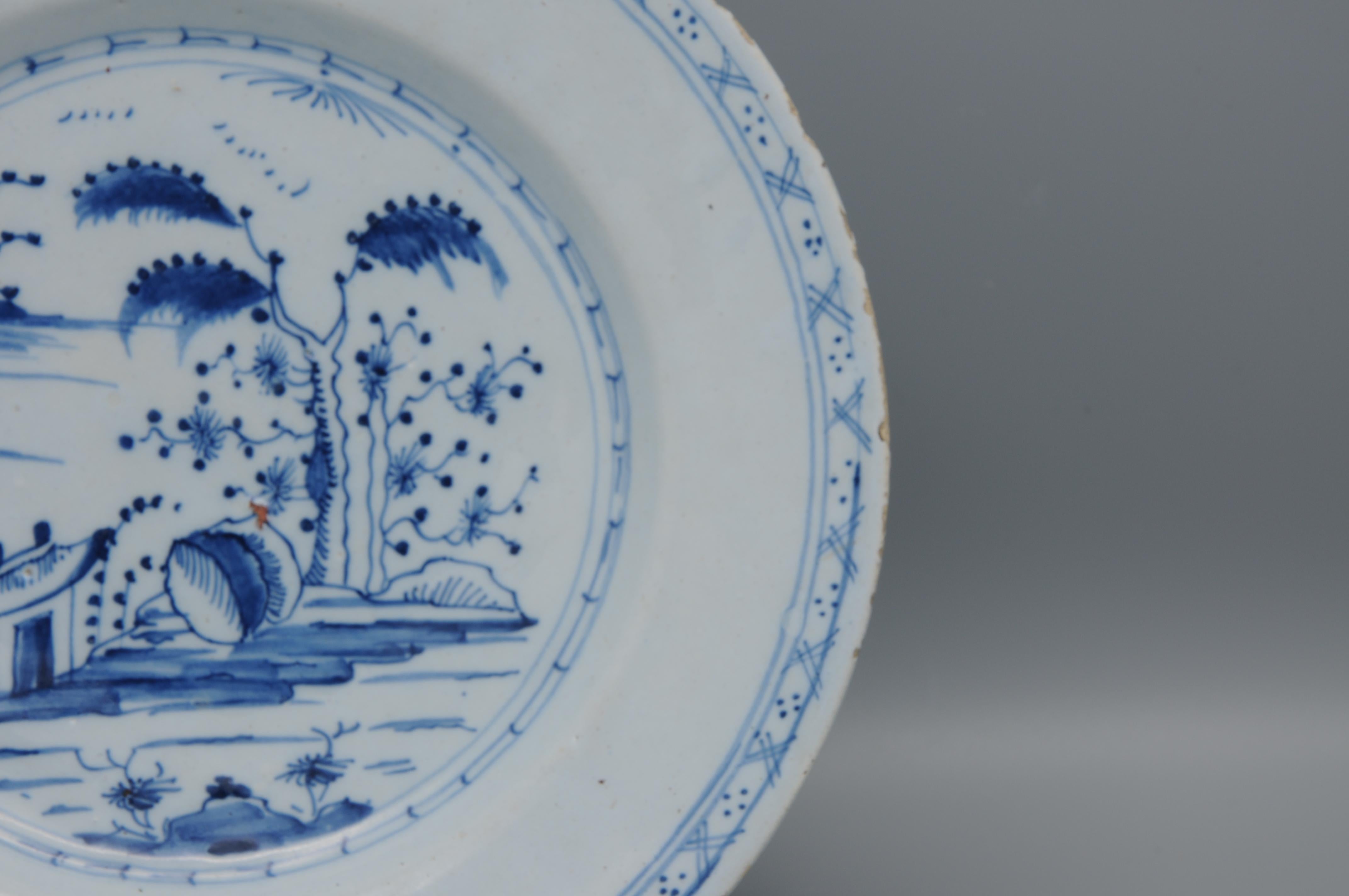 Delft  - Piatto Delft blu e bianco del XVIII secolo in stile cineseria in vendita 7