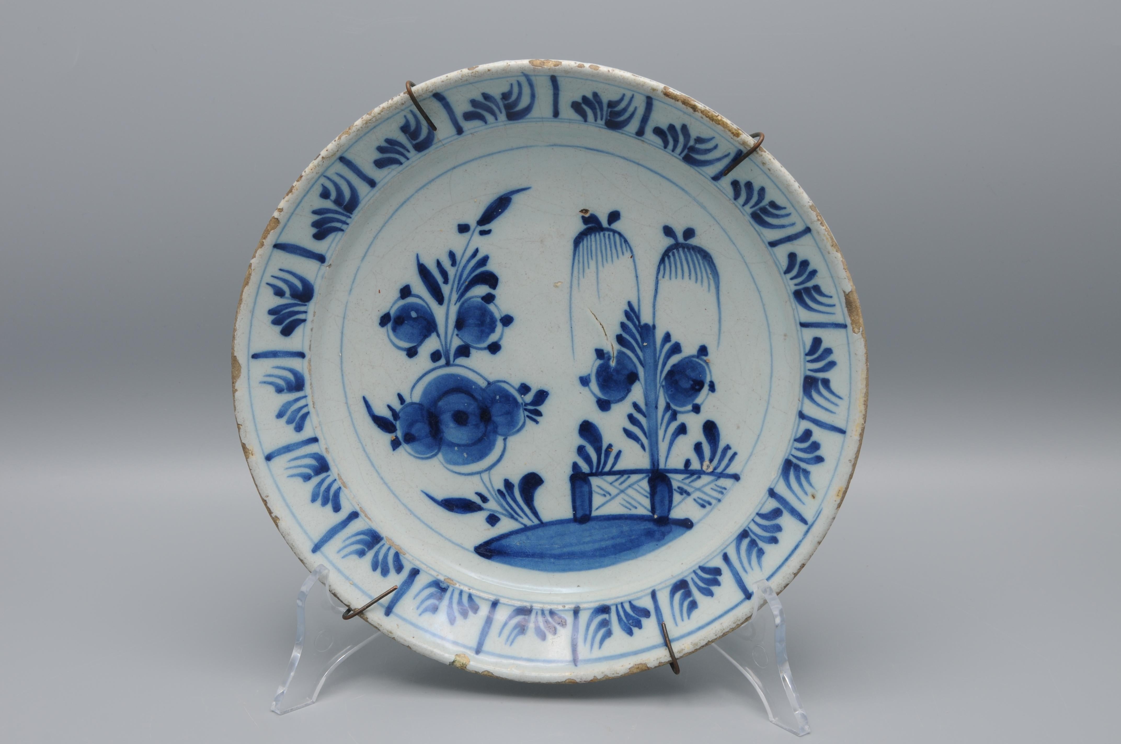 Chinoiseries Faïence de Delft  - Assiette de Delft bleu et blanc du 18e siècle, dite 