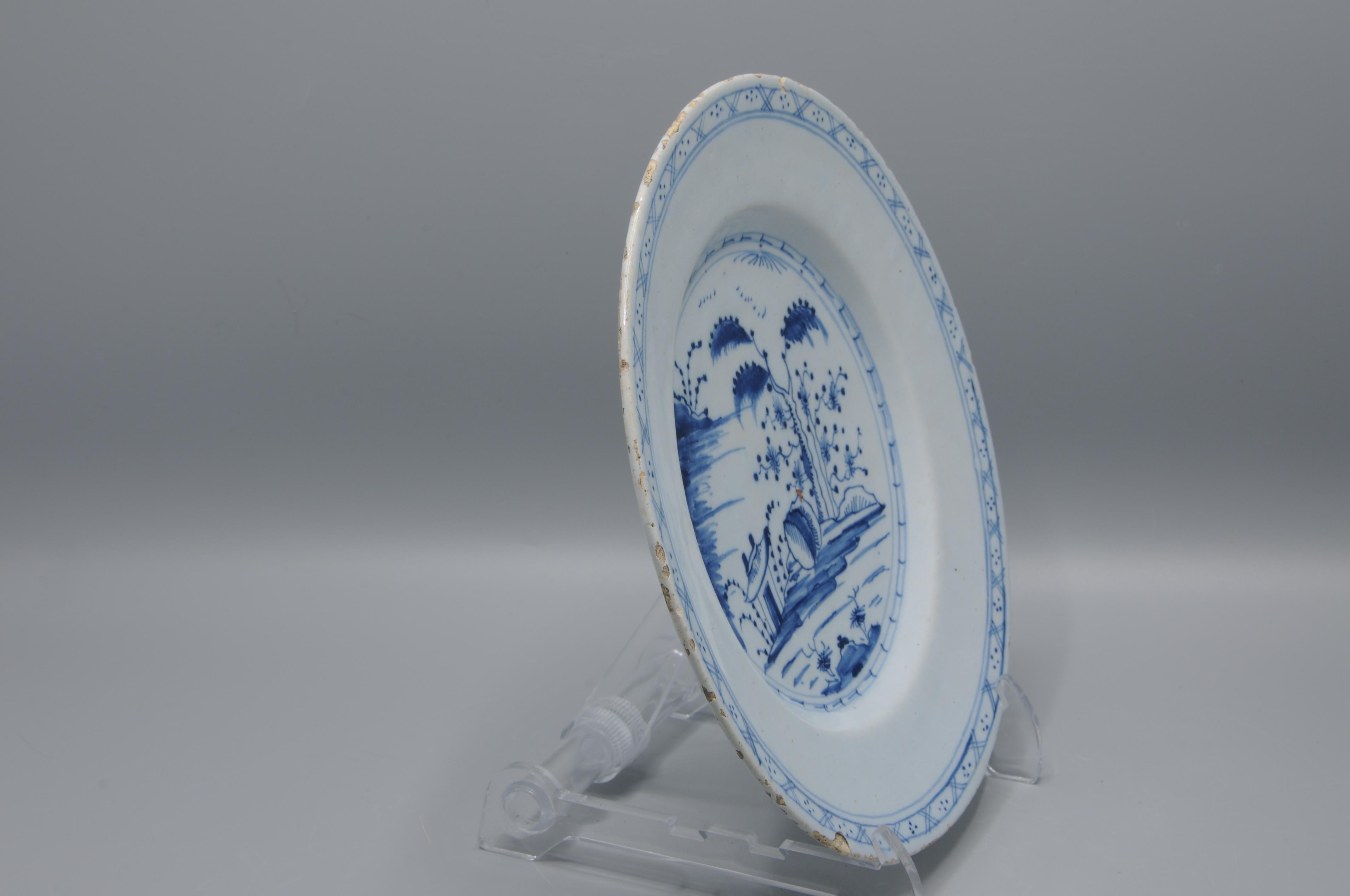 Cotto Delft  - Piatto Delft blu e bianco del XVIII secolo in stile cineseria in vendita