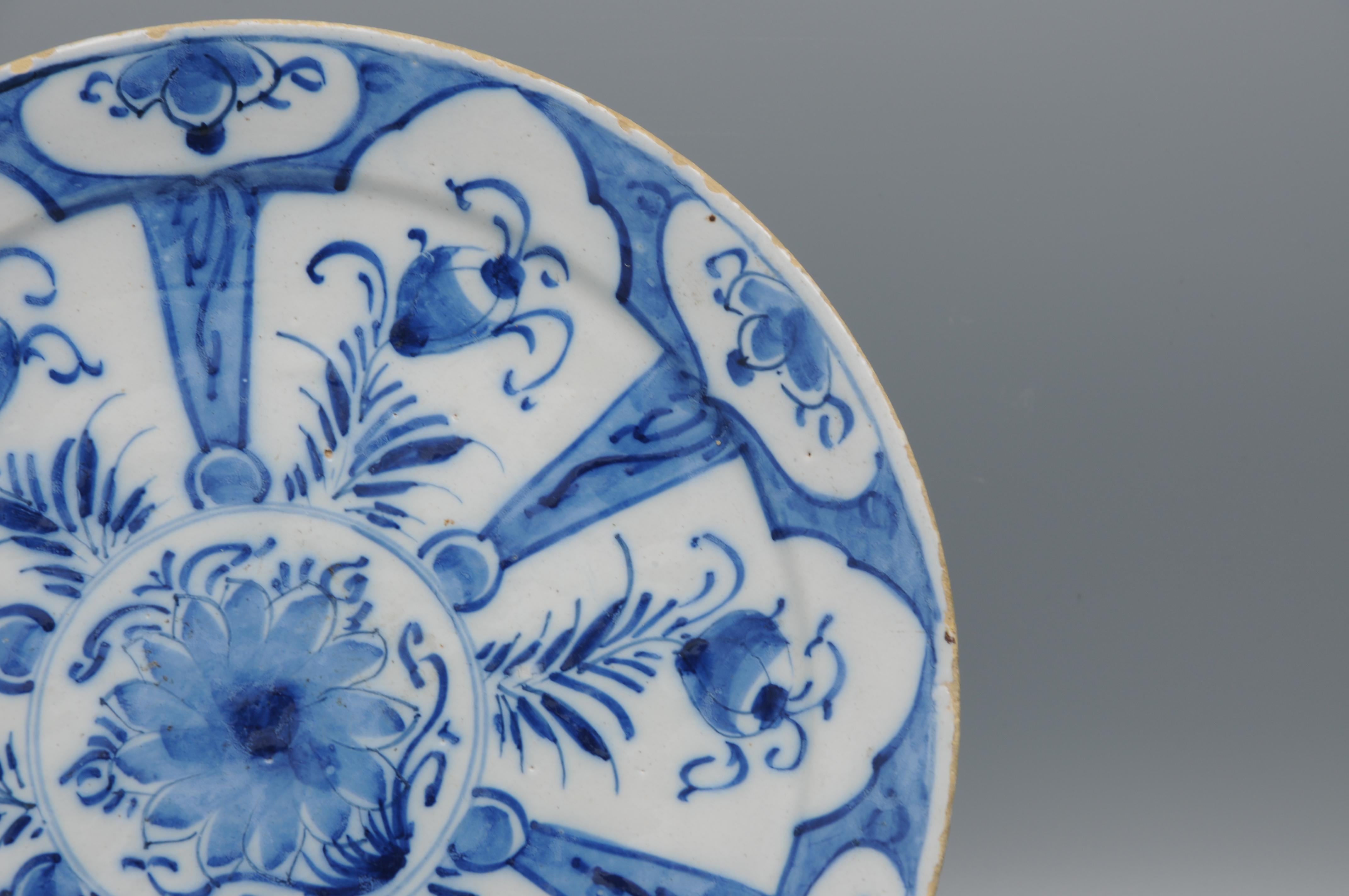 Delfter Blau  - Chinoiserie-Teller aus Delft mit blauen und weißen Blumen aus dem 18. im Angebot 7