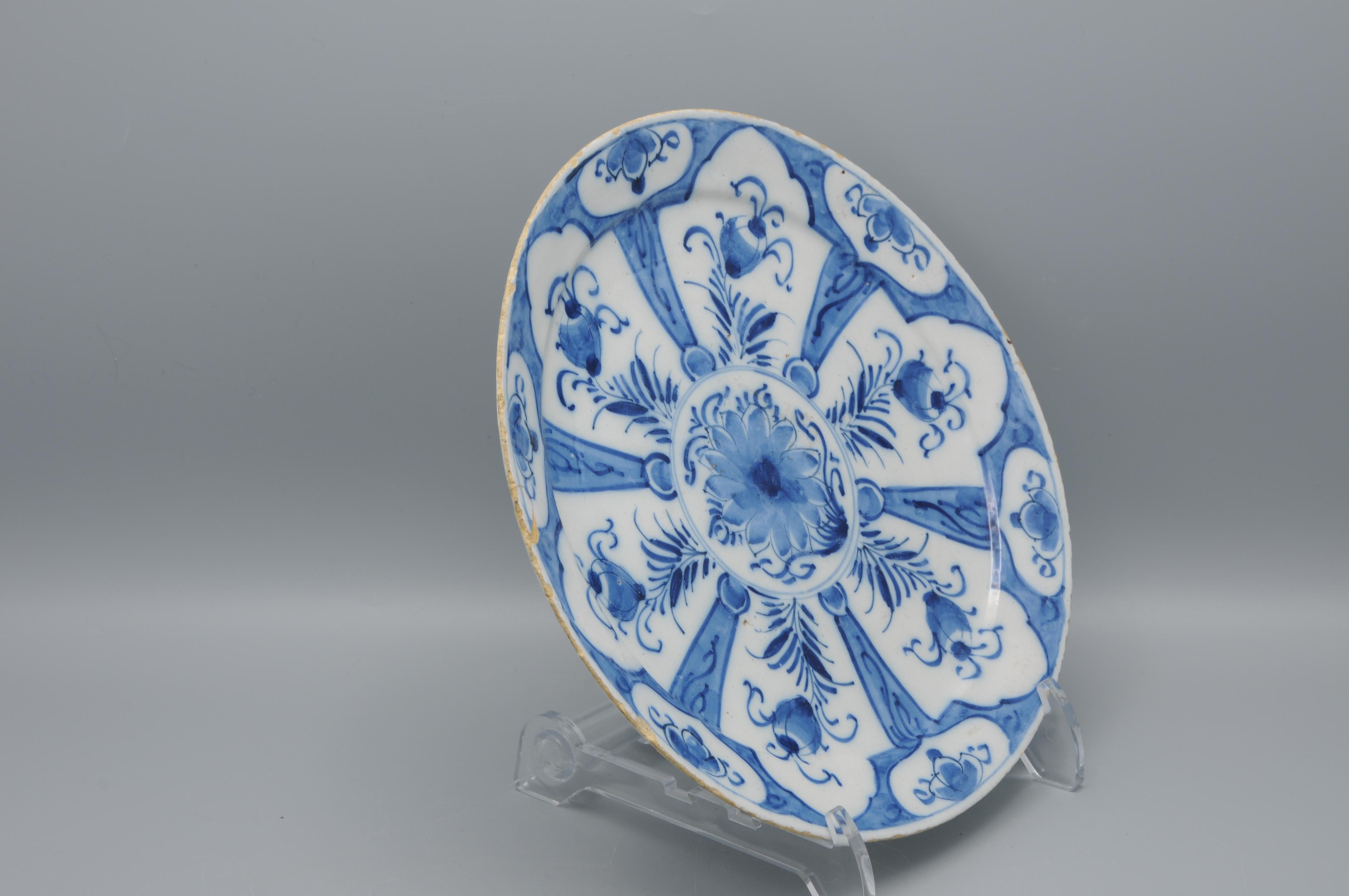 Delfter Blau  - Chinoiserie-Teller aus Delft mit blauen und weißen Blumen aus dem 18. im Angebot 9