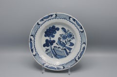 Delft  - Plato de Delft Floral Azul y Blanco "Chinoiserie" del siglo XVIII