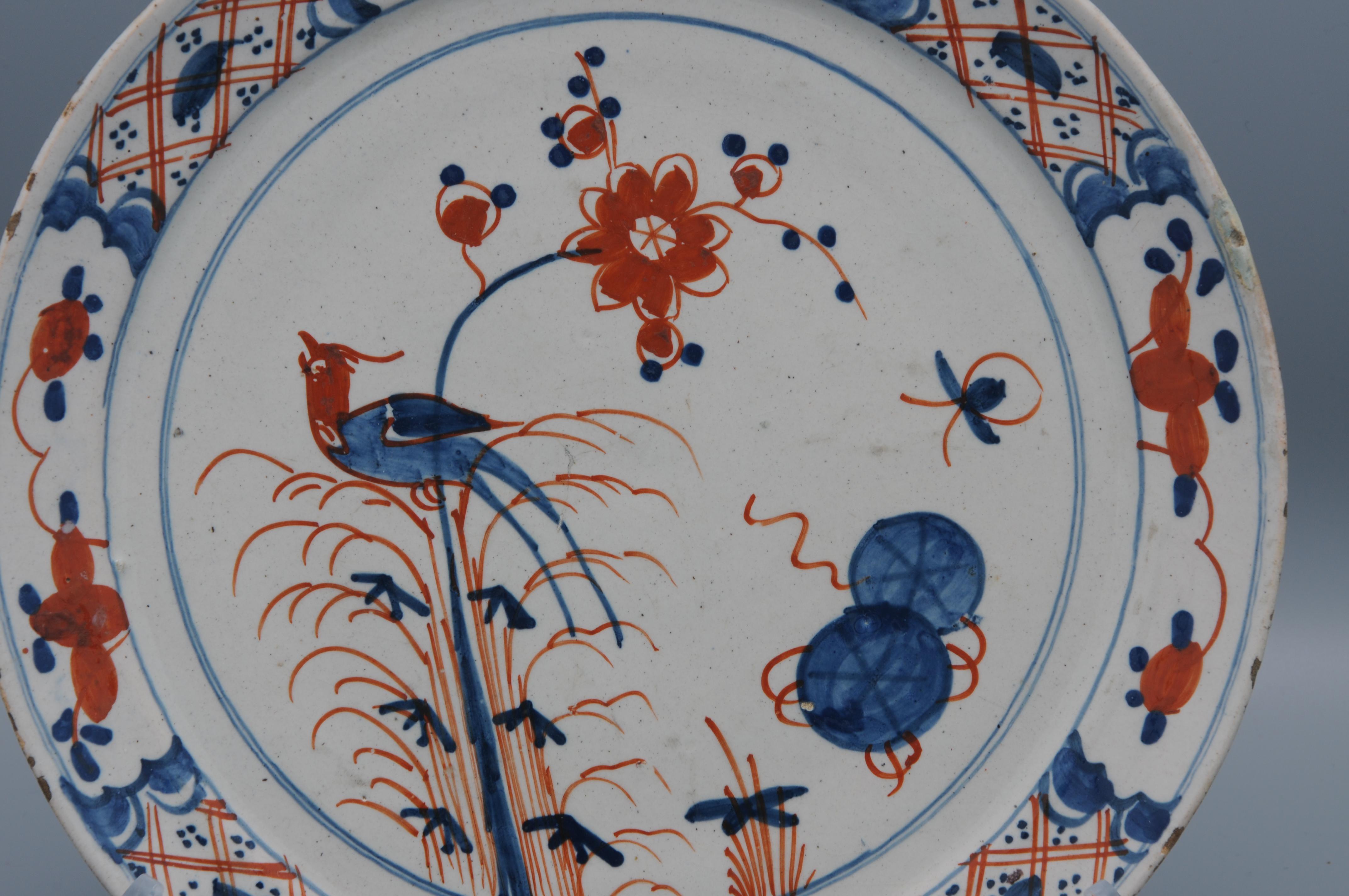 Delft  - 18th century Polychrome Chinoiserie Plate In Good Condition For Sale In DELFT, NL
