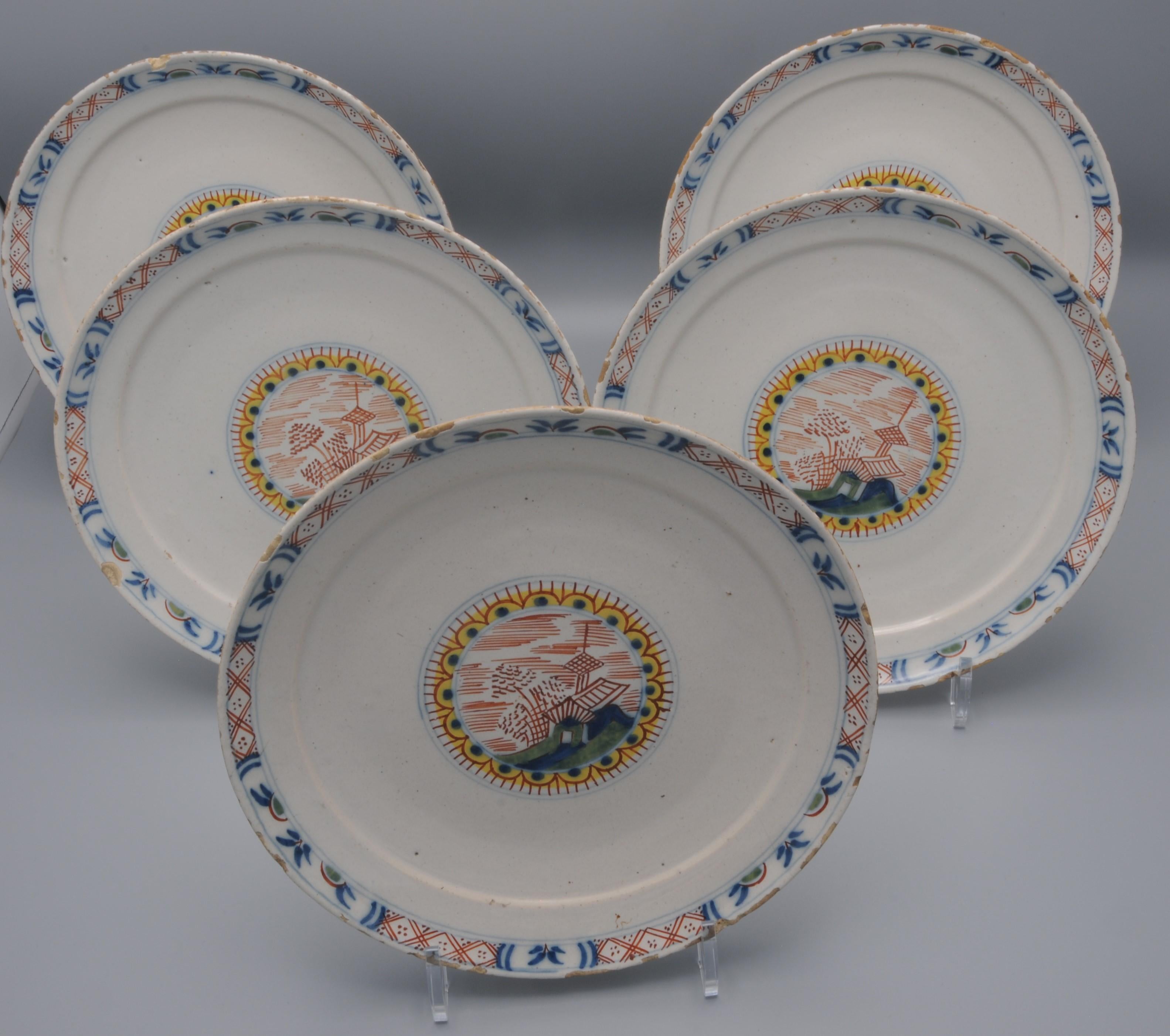 Set of five mid 18th century Delftware plates with chinoiserie decoration of a pagode.
Unmarked.

Condition: some chipping and wear to the rim