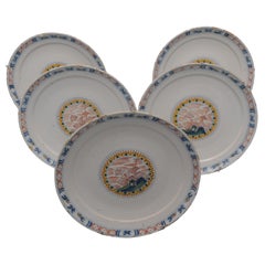 Faïence de Delft  - Ensemble de 5 assiettes chinoises polychromes du 18e siècle