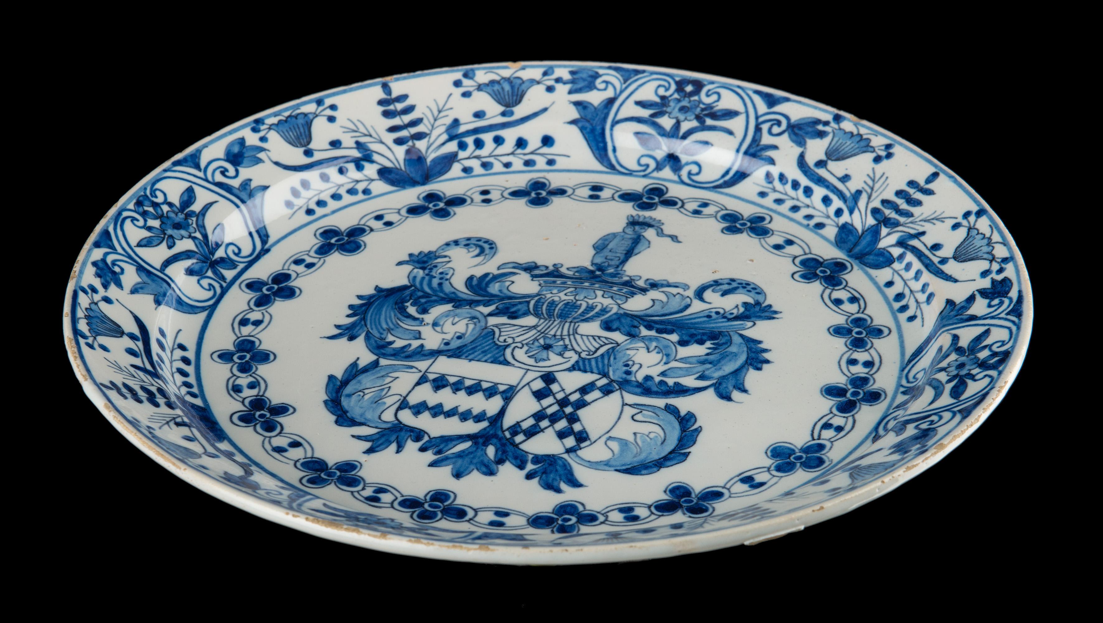 Baroque Delft blue and white armorial plate with the coat of arms Delft, 1686-1701 For Sale