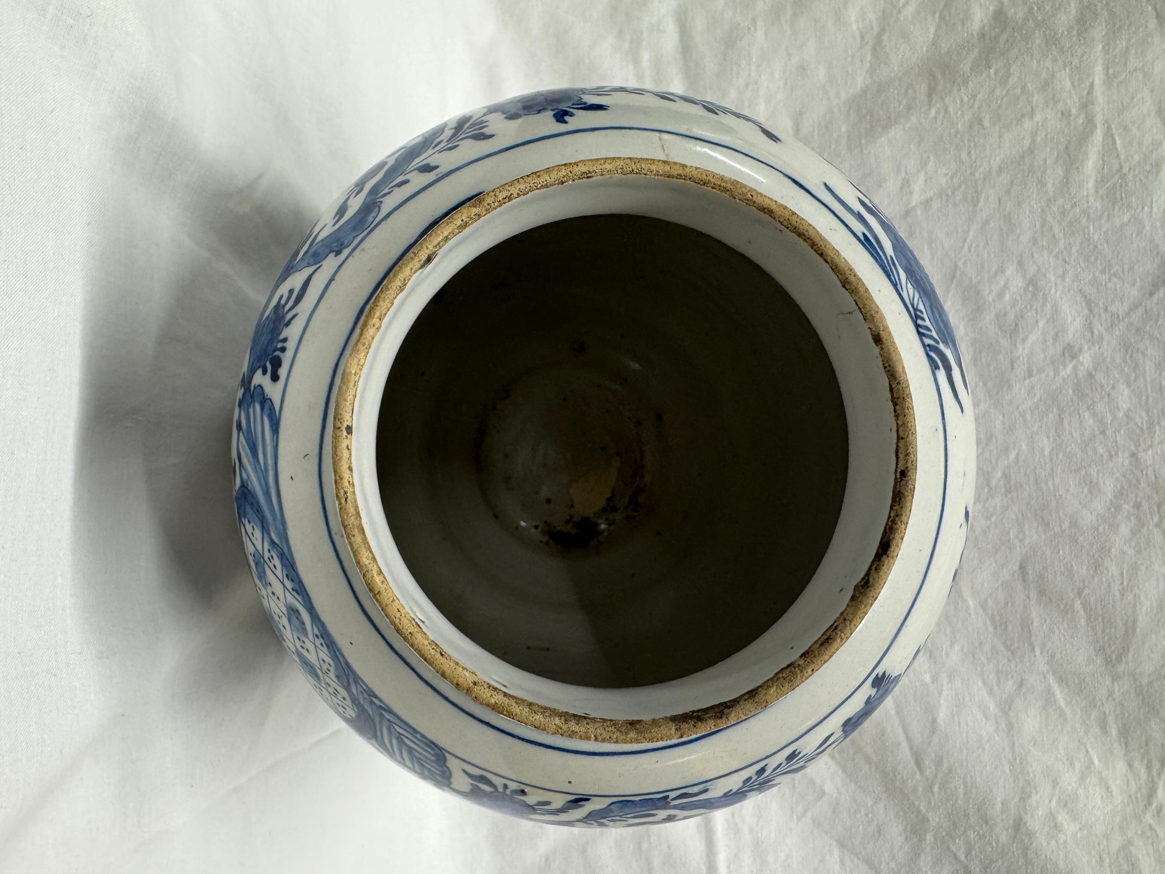 Blaue und weiße Delft-Balustervase im Angebot 2
