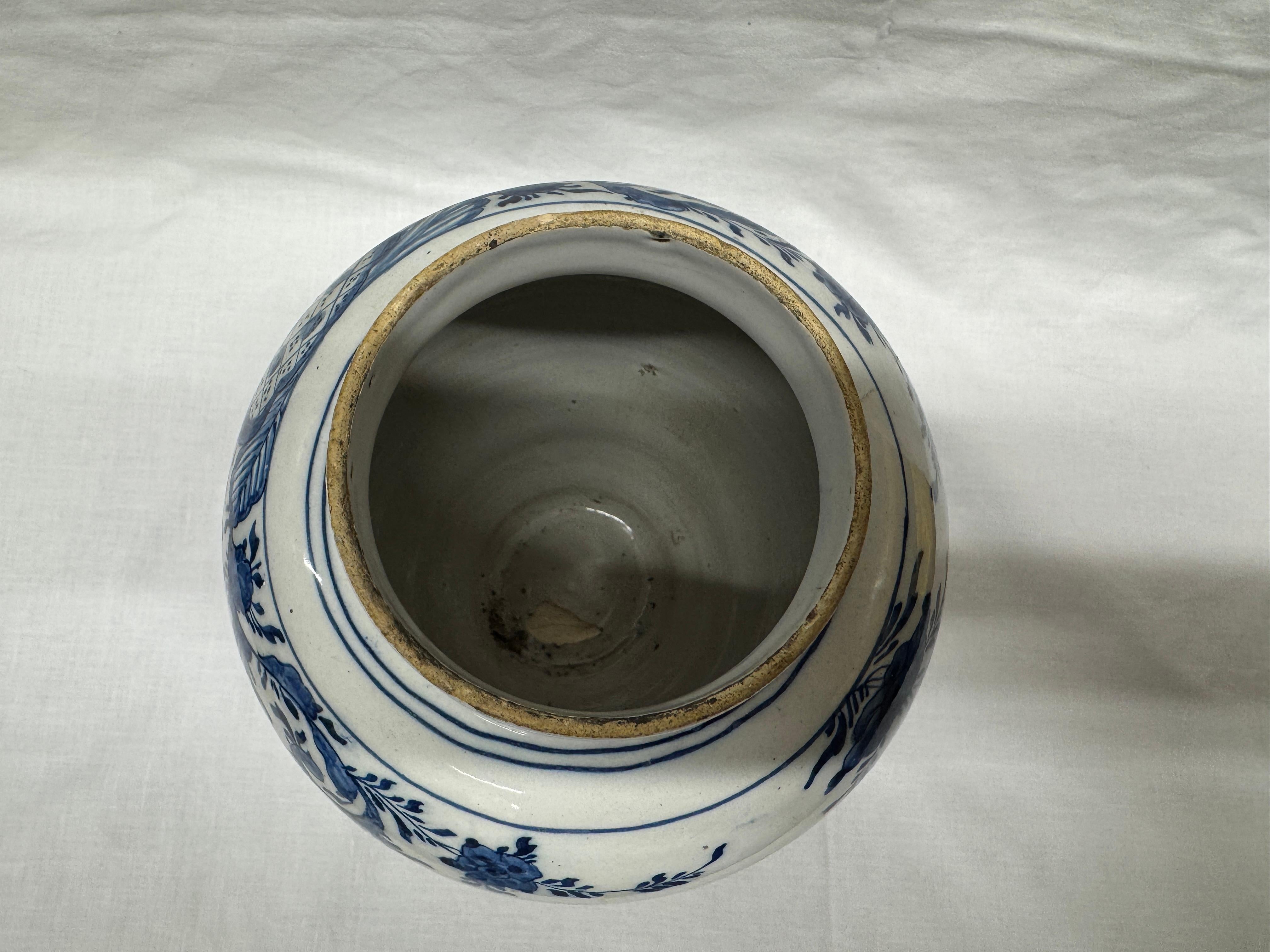 Blaue und weiße Delft-Balustervase im Angebot 5