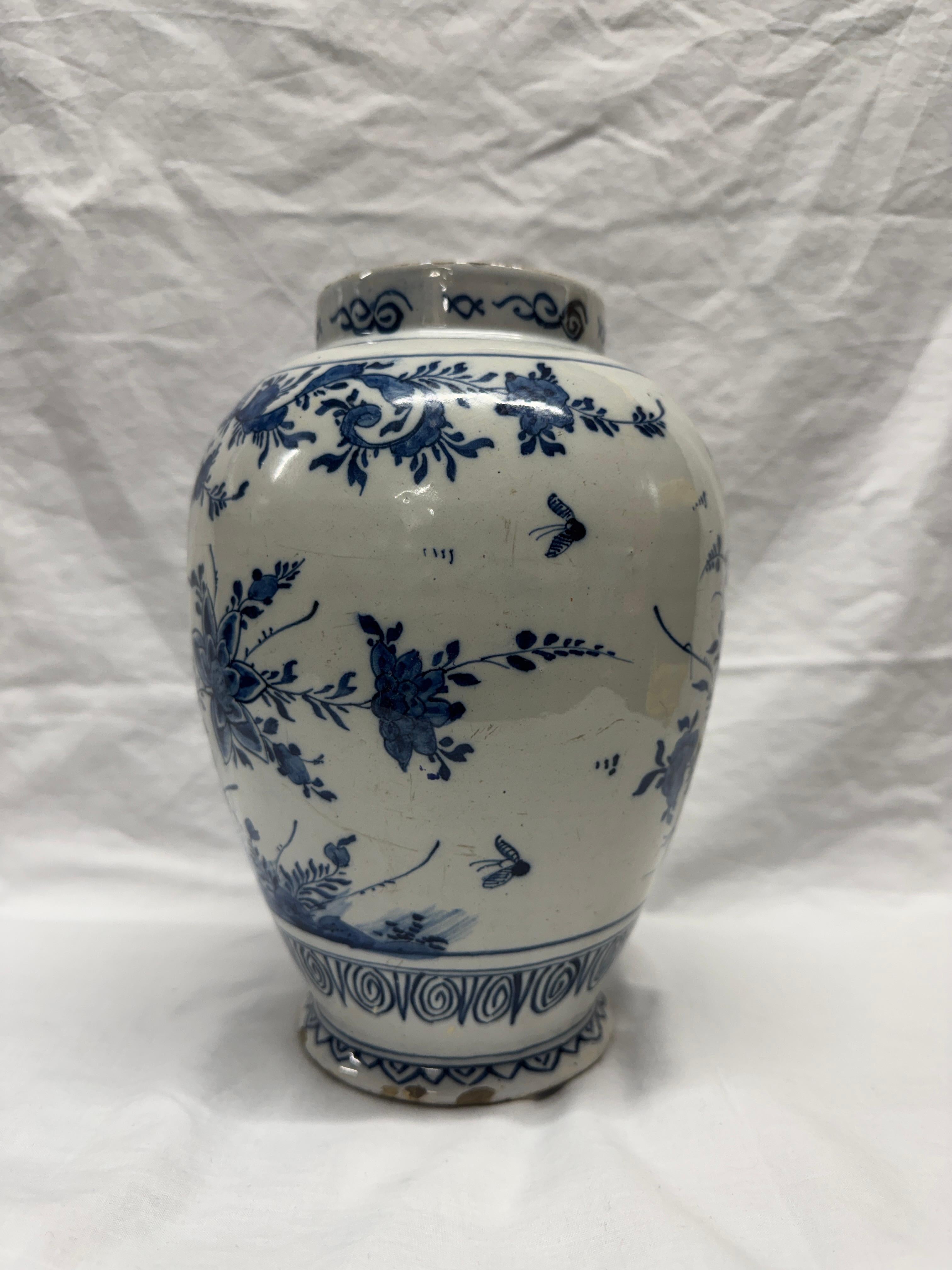 Blaue und weiße Delft-Balustervase (Chinoiserie) im Angebot