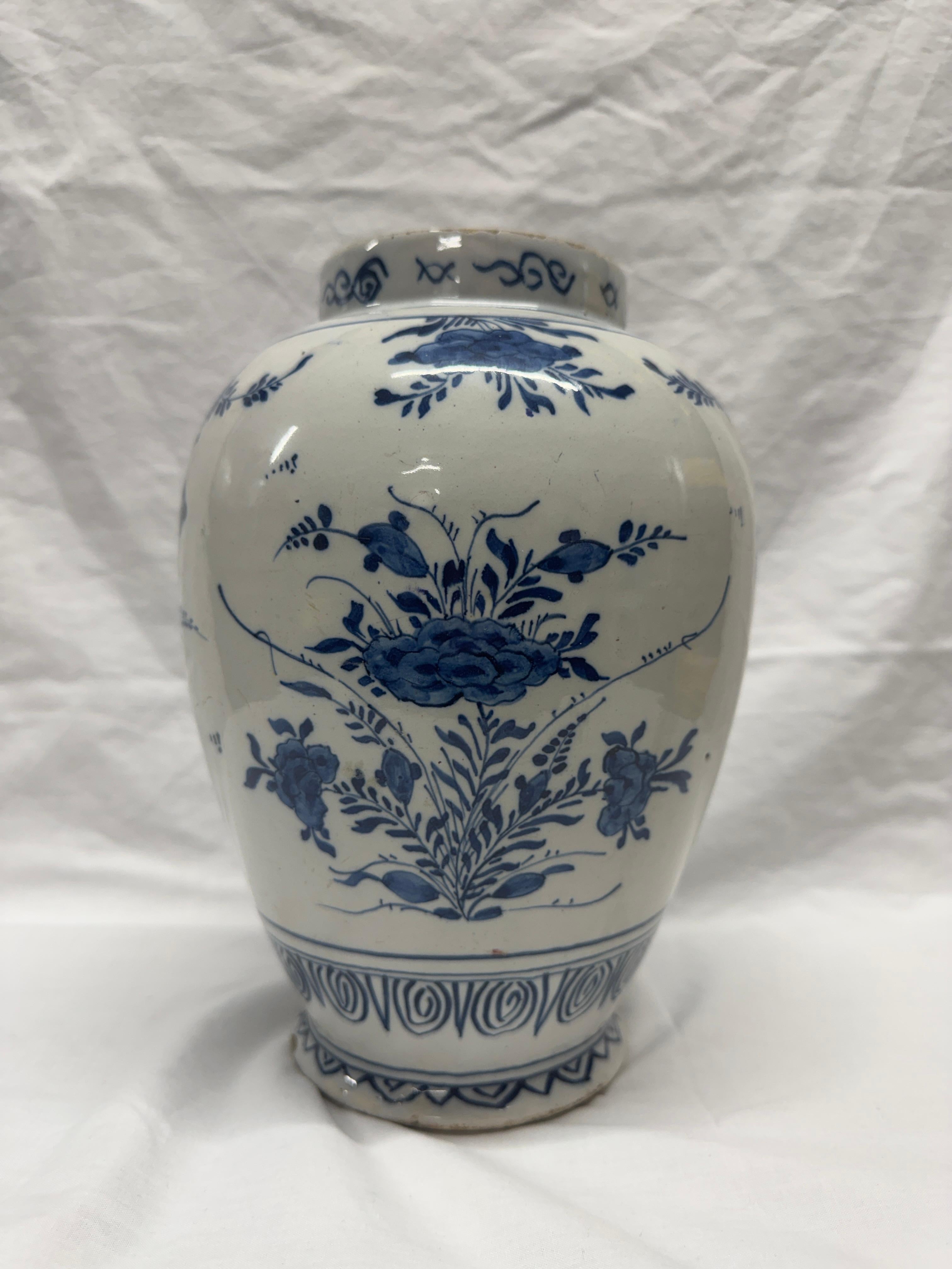Blaue und weiße Delft-Balustervase (Handgefertigt) im Angebot