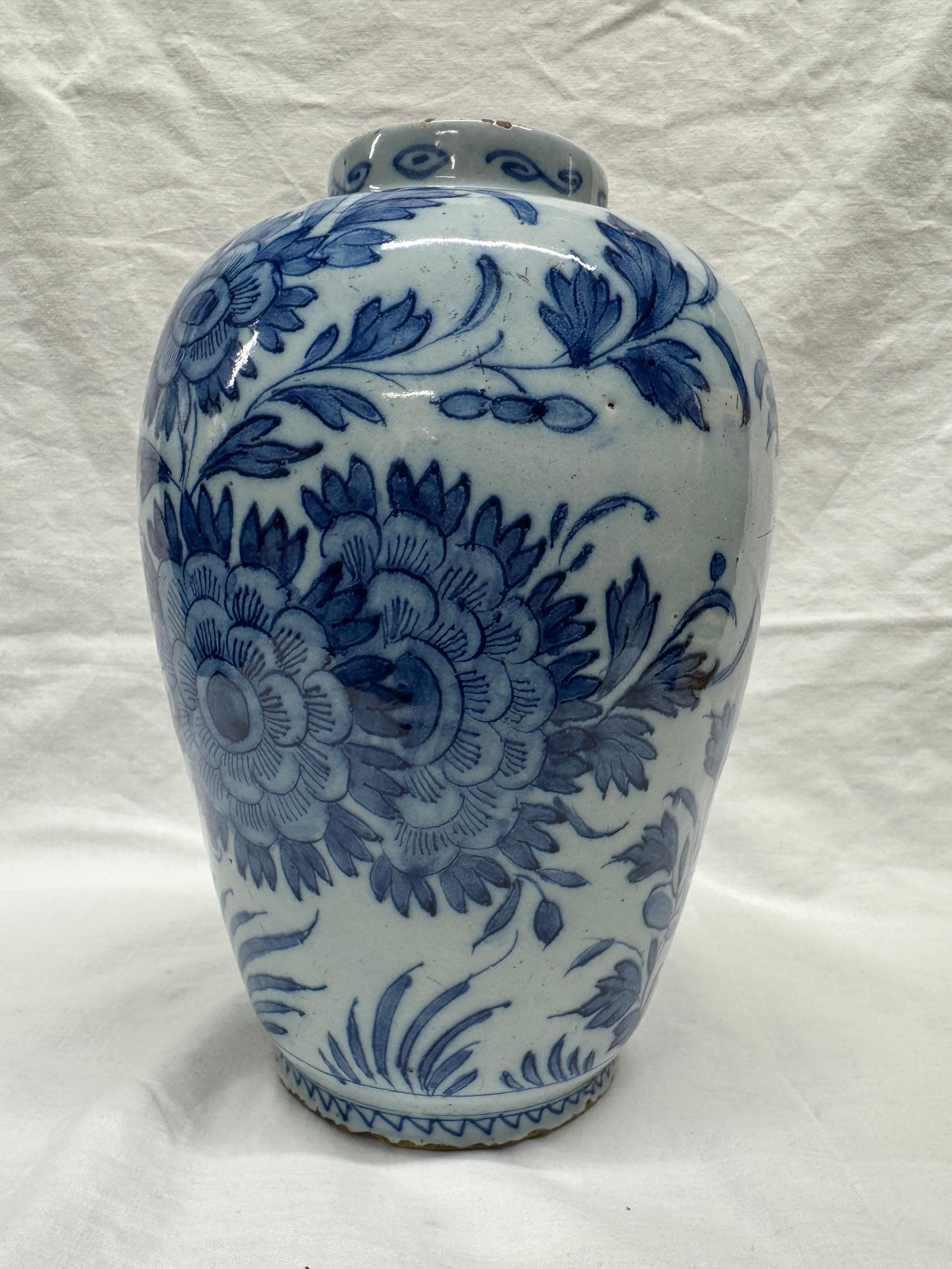 Vase balustre bleu et blanc de Delft Bon état - En vente à Basildon, GB