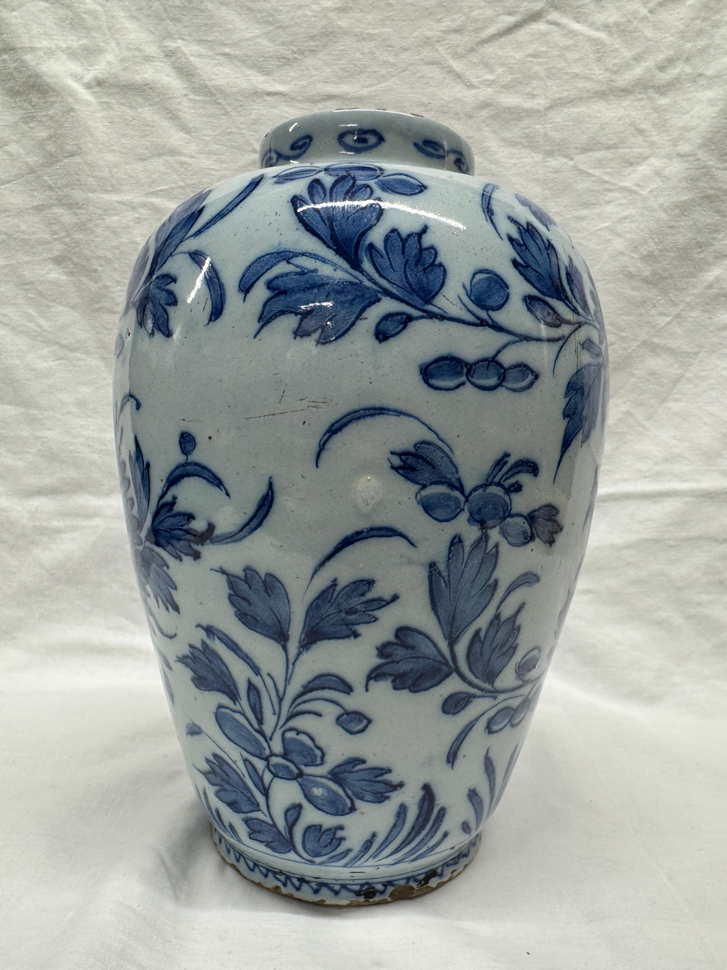 Céramique Vase balustre bleu et blanc de Delft en vente