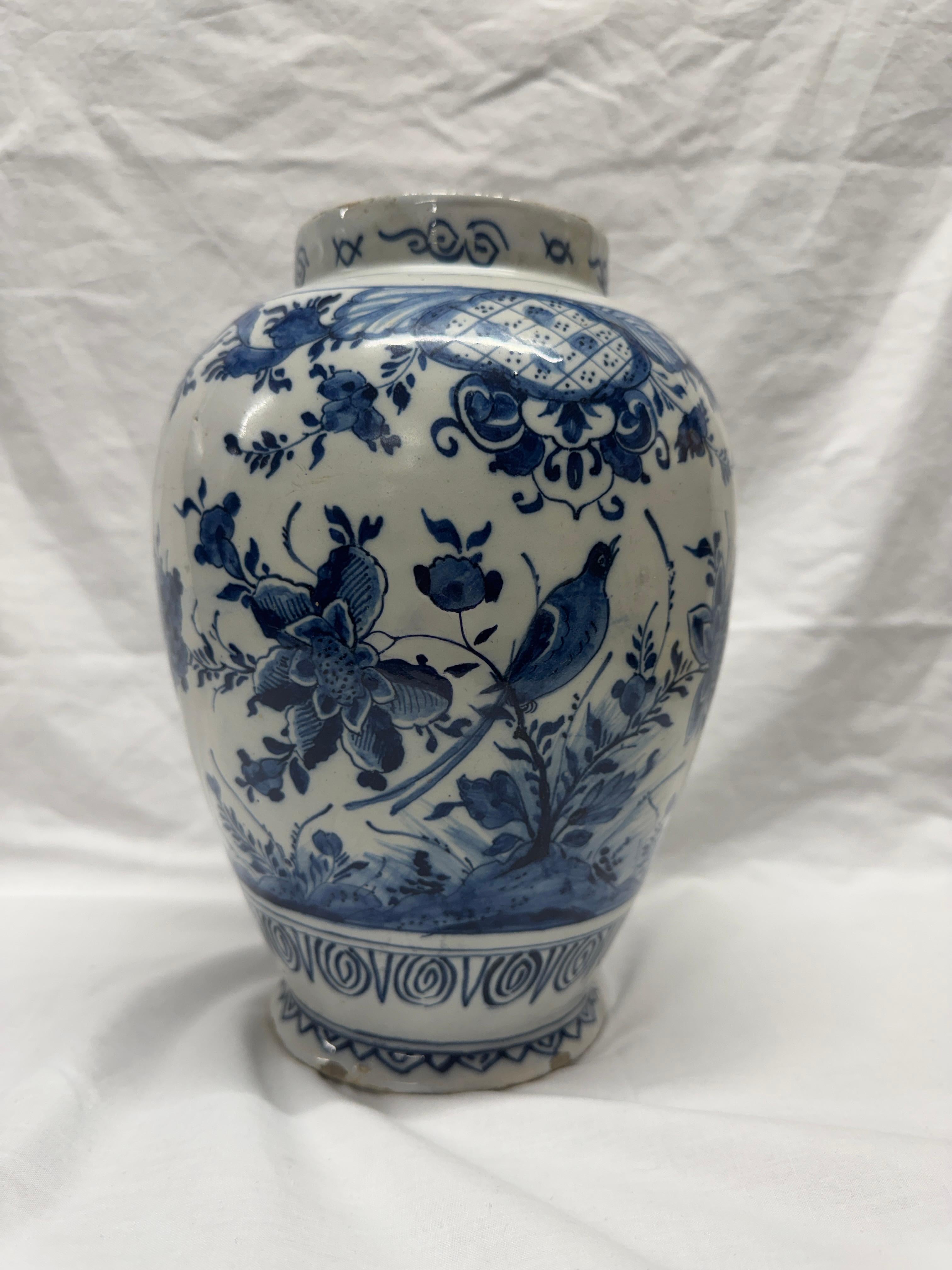 Blaue und weiße Delft-Balustervase im Angebot 1