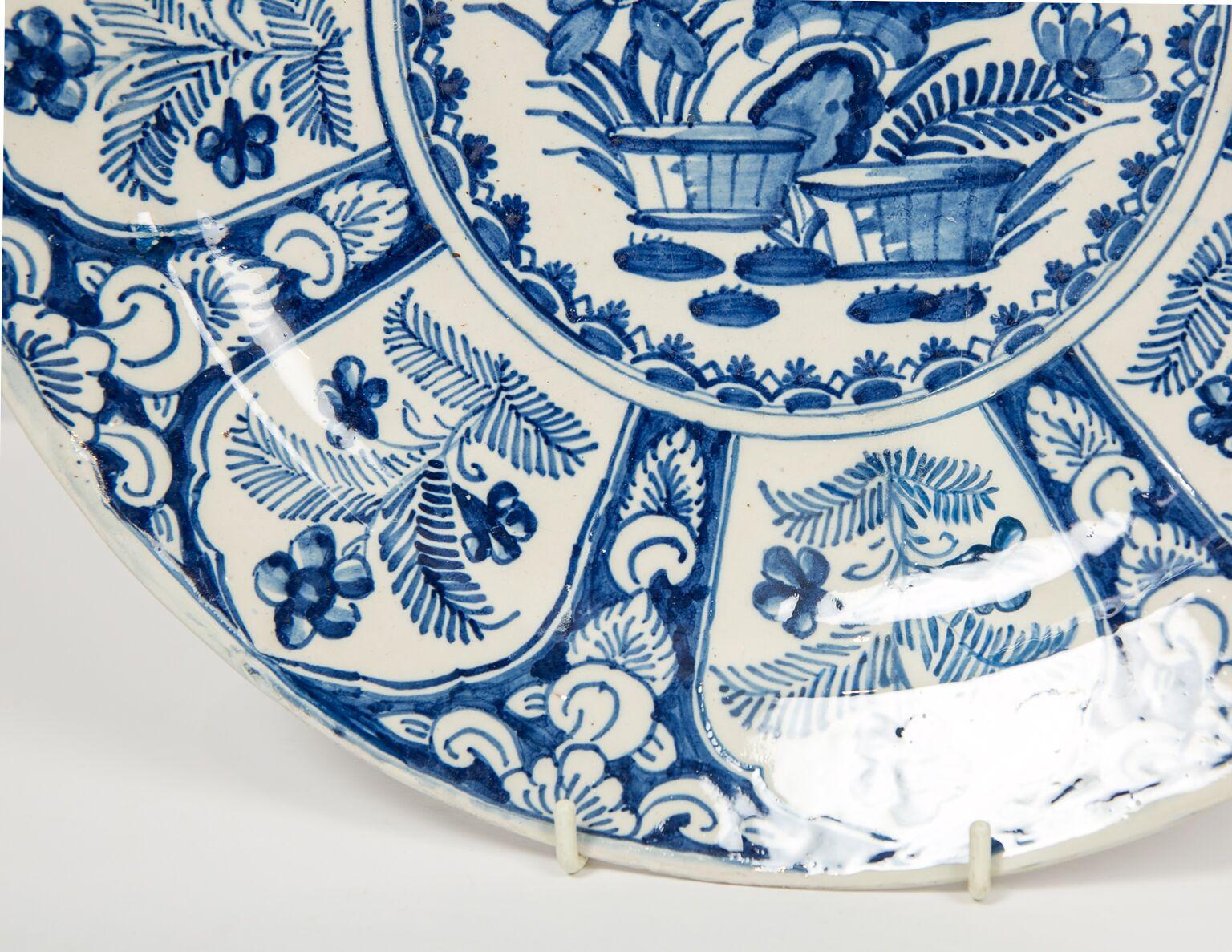 Delft Blue and White Charger Featuring Flowers and a Songbird 18th Century (Niederländisch)