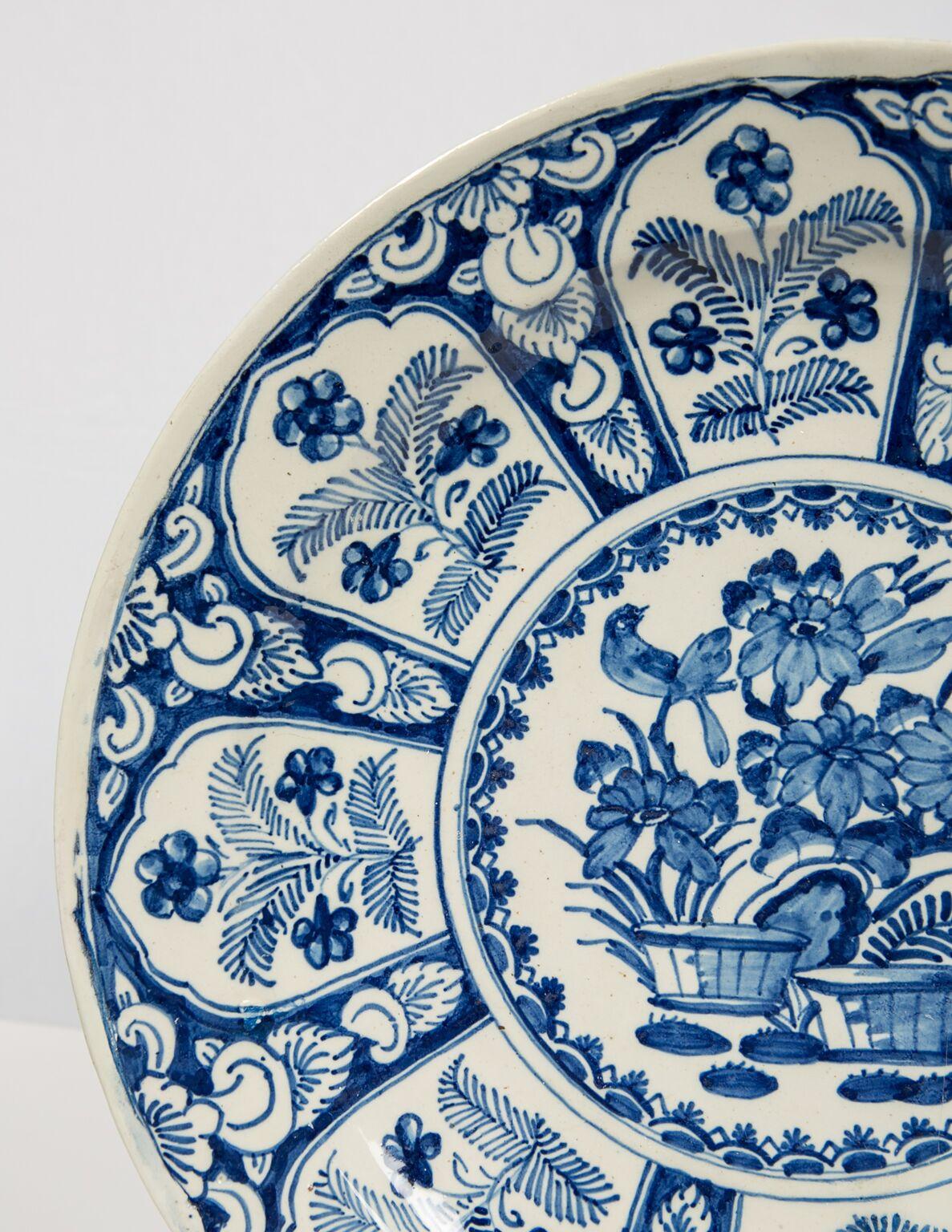 Delft Blue and White Charger Featuring Flowers and a Songbird 18th Century (Handbemalt)