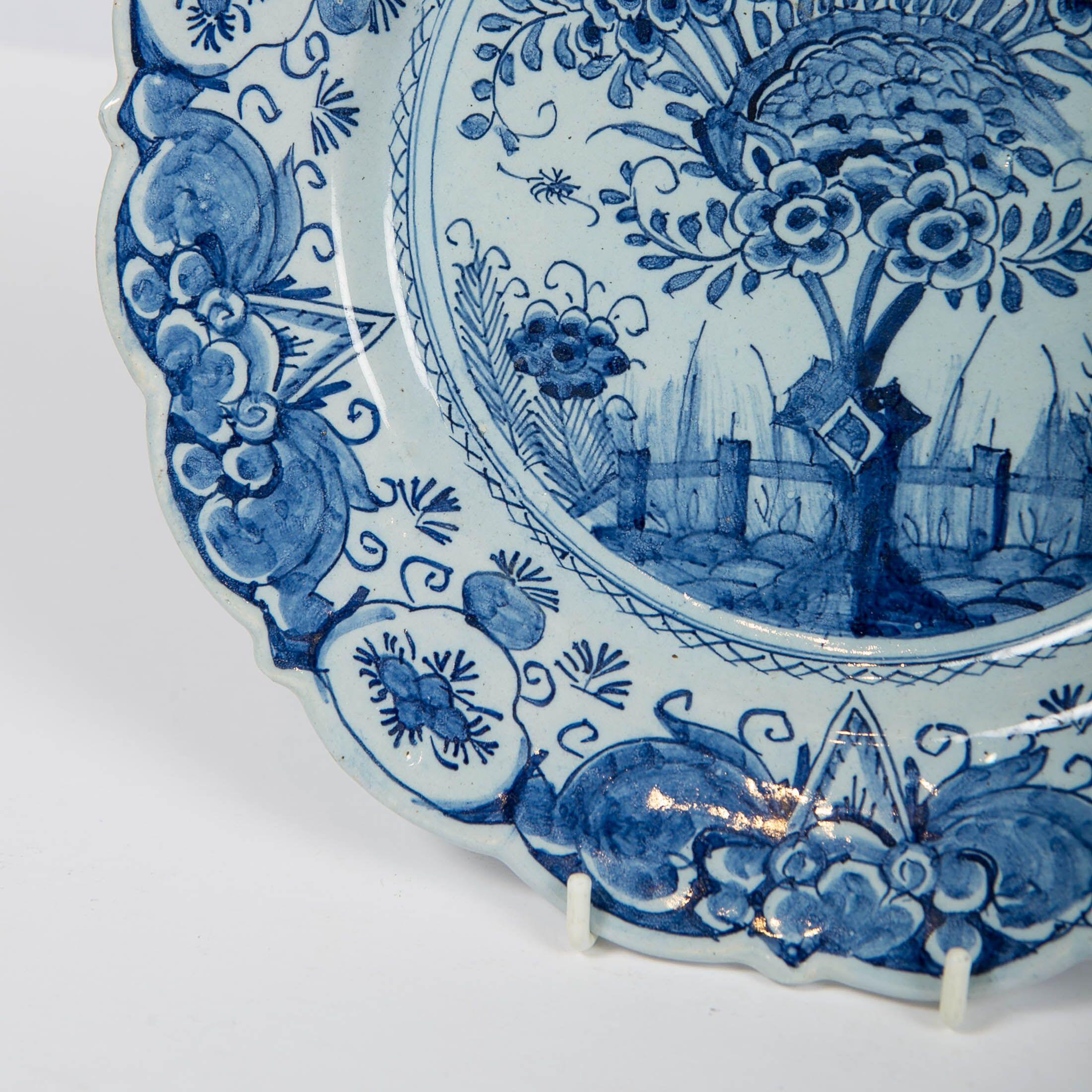 Hand-Painted Delft Blue and White Charger Hand Painted Made by De Bijl 'The Axe', circa 1770