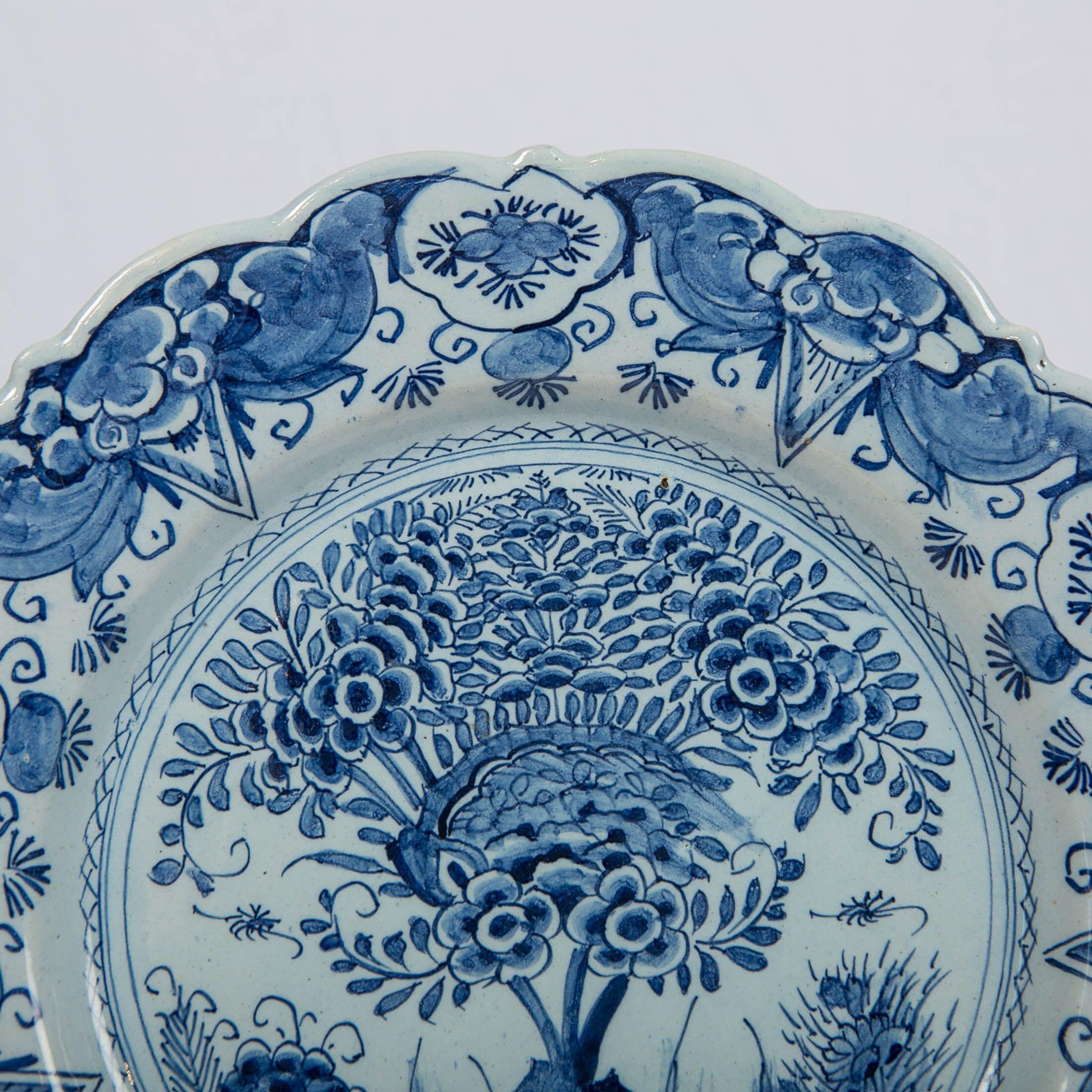 Delft Blue and White Charger Hand Painted Made by De Bijl 'The Axe', circa 1770 In Excellent Condition In Katonah, NY