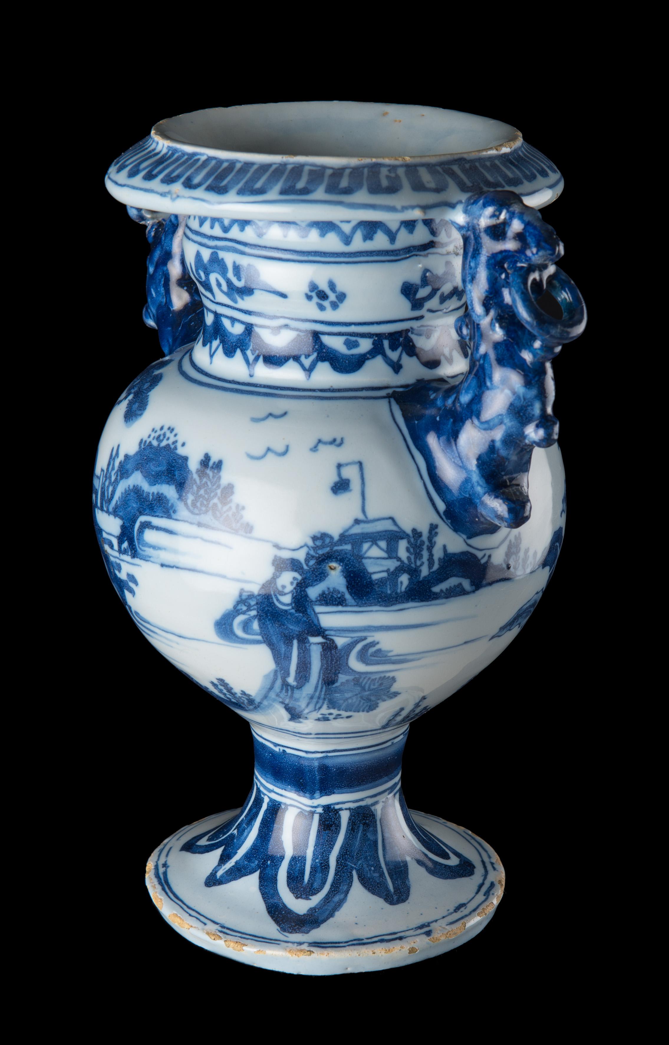 Néerlandais Vase d'autel de Delft, Chinoiserie bleue et blanche, vers 1685 en vente
