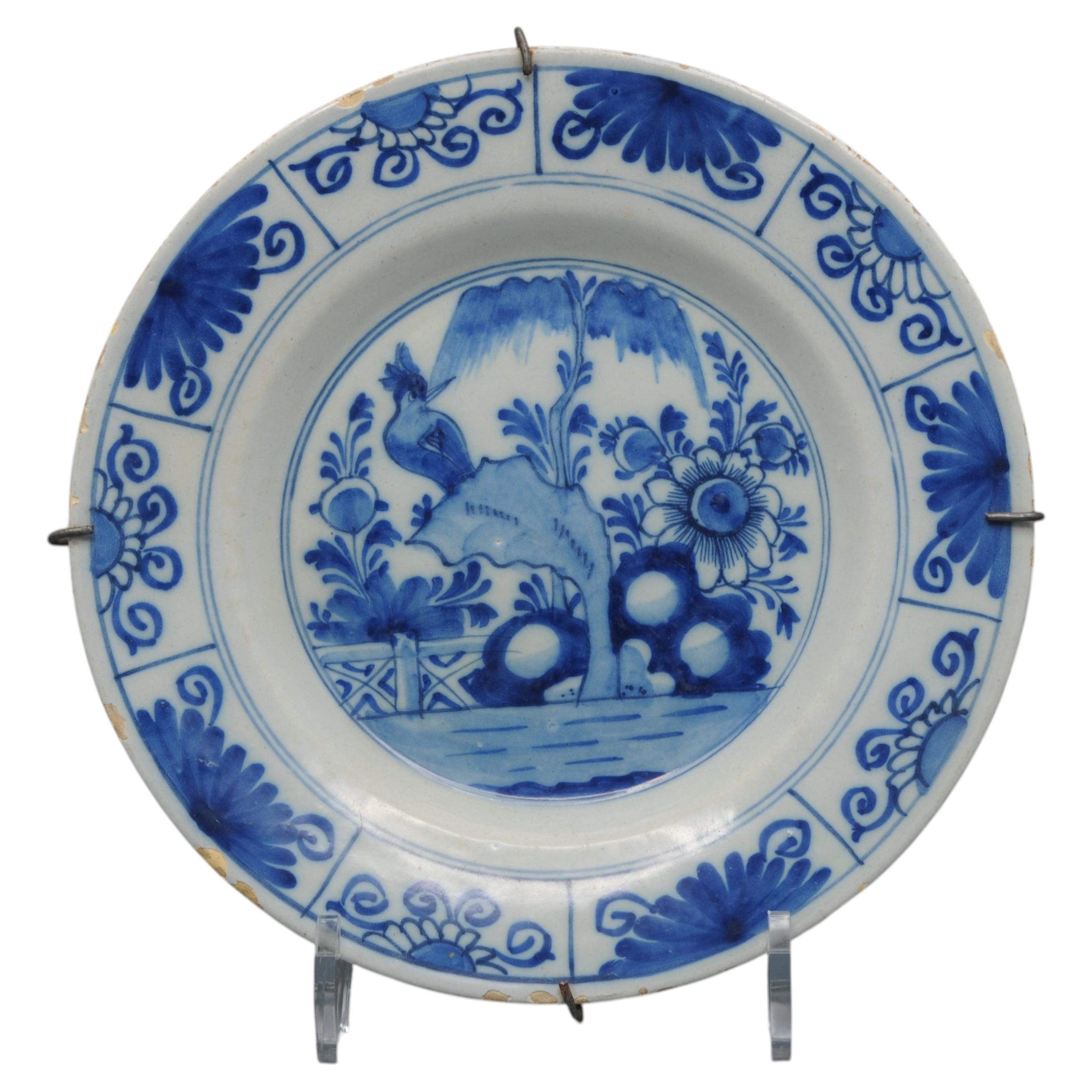 Delft - Assiette de Delft bleu et blanc "Chinoiserie", fin du 18e siècle