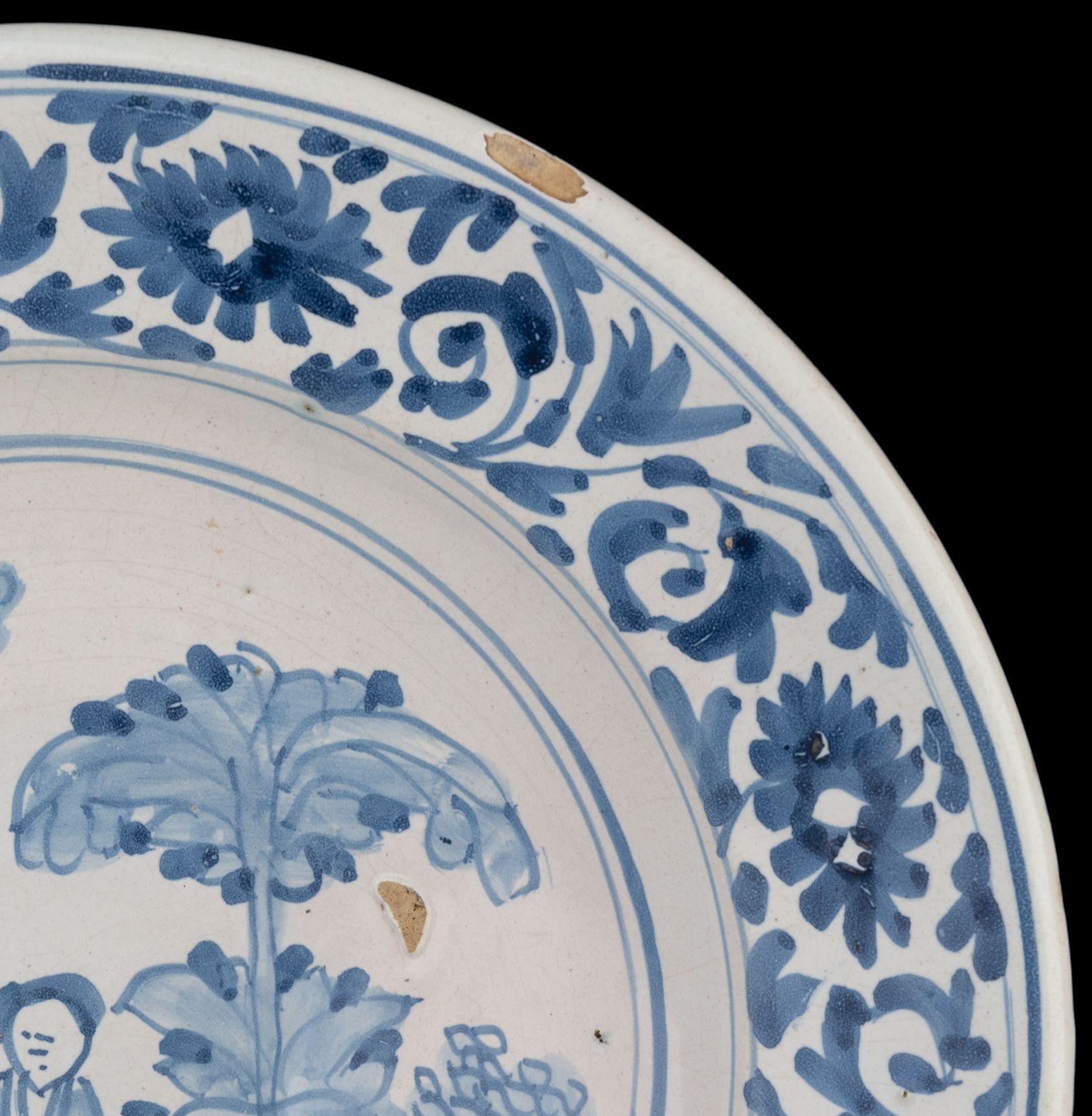 Delft Blue and White Chinoiserie Dish the Netherlands, 1675-1700 Chinoiserie For Sale 3