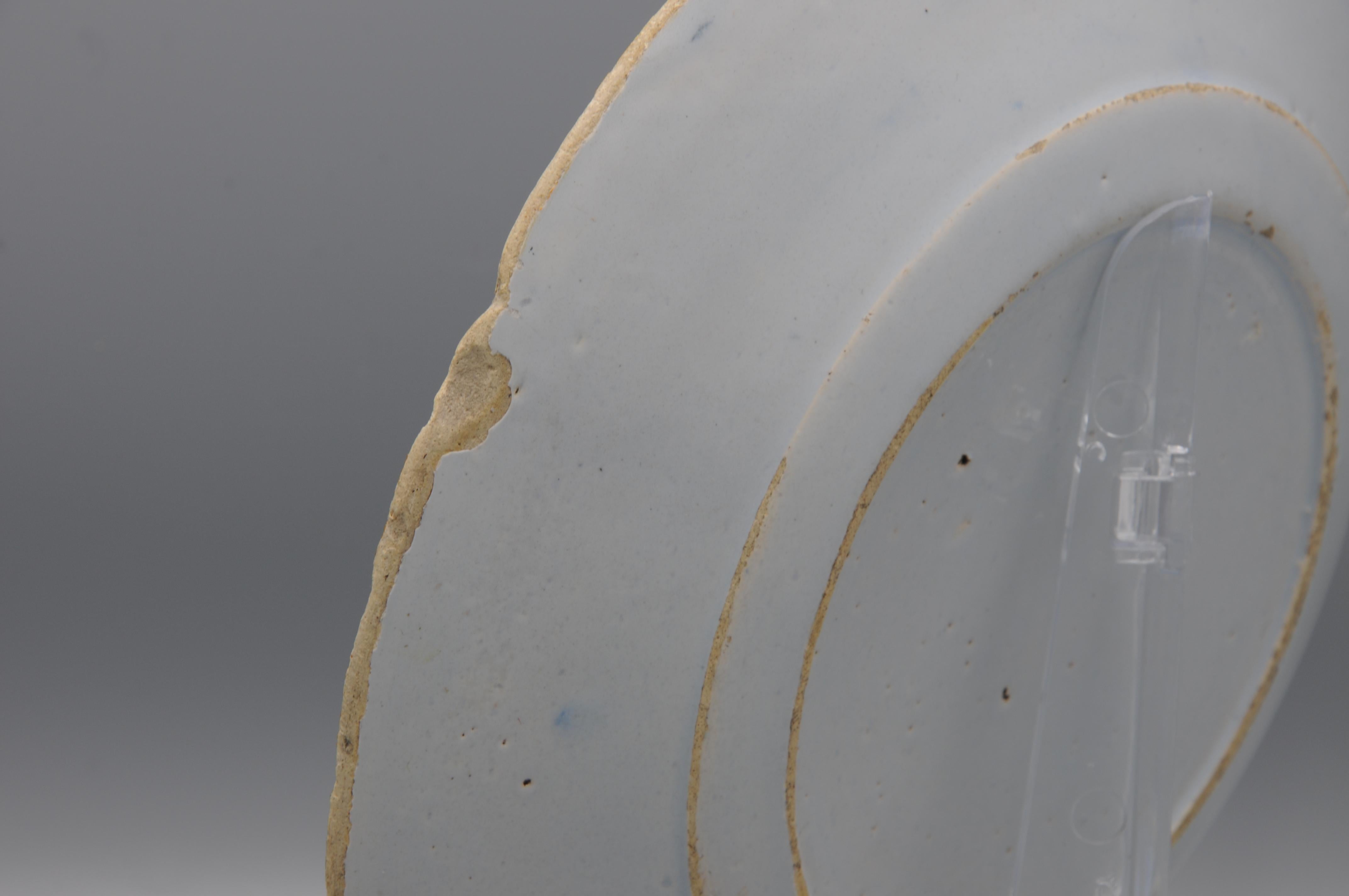 Assiette chinoiseries bleue et blanche de Delft - 18ème siècle en vente 2