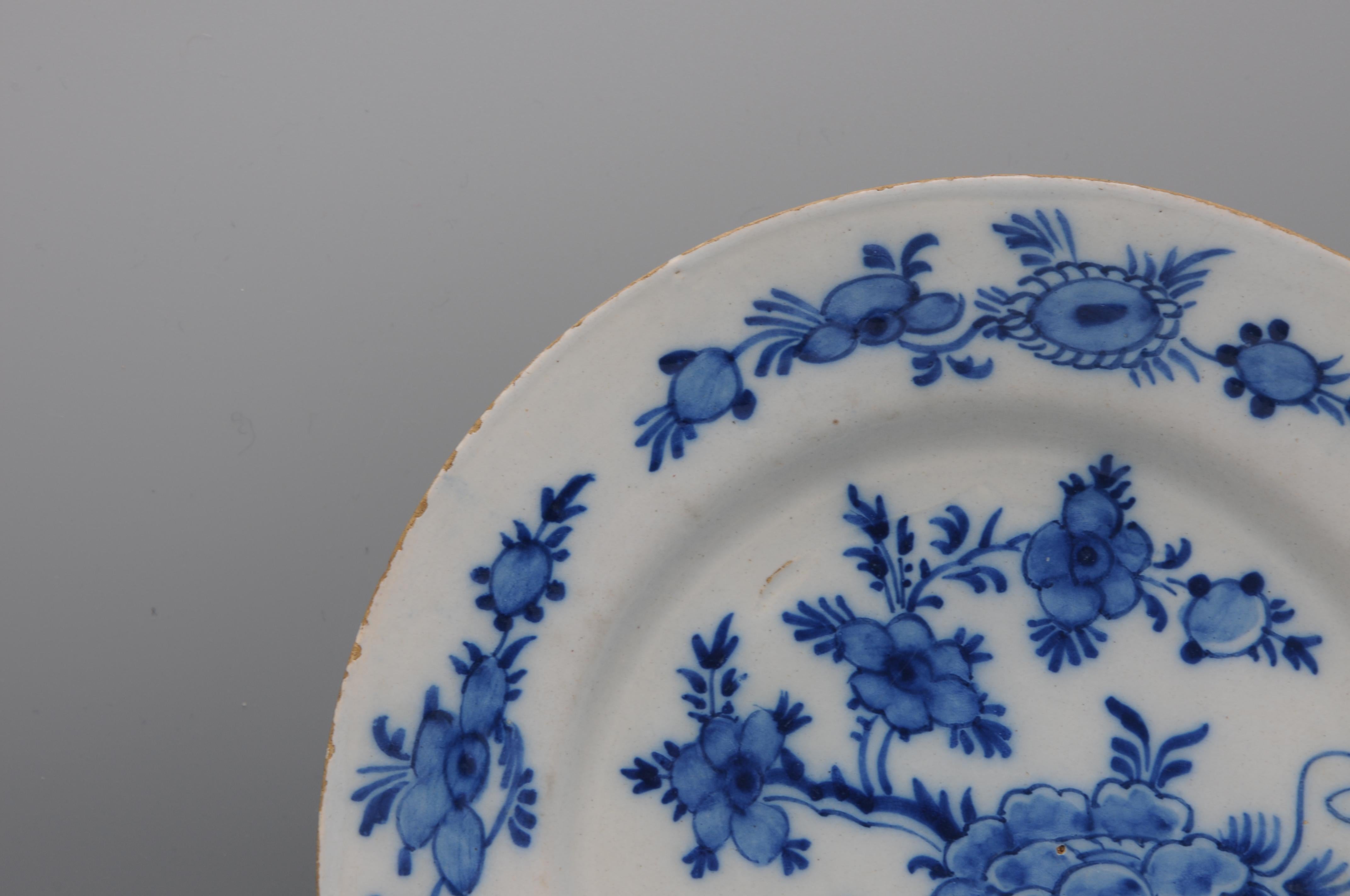 Delft - Plato chinoiserie azul y blanco - Siglo XVIII Glaseado en venta