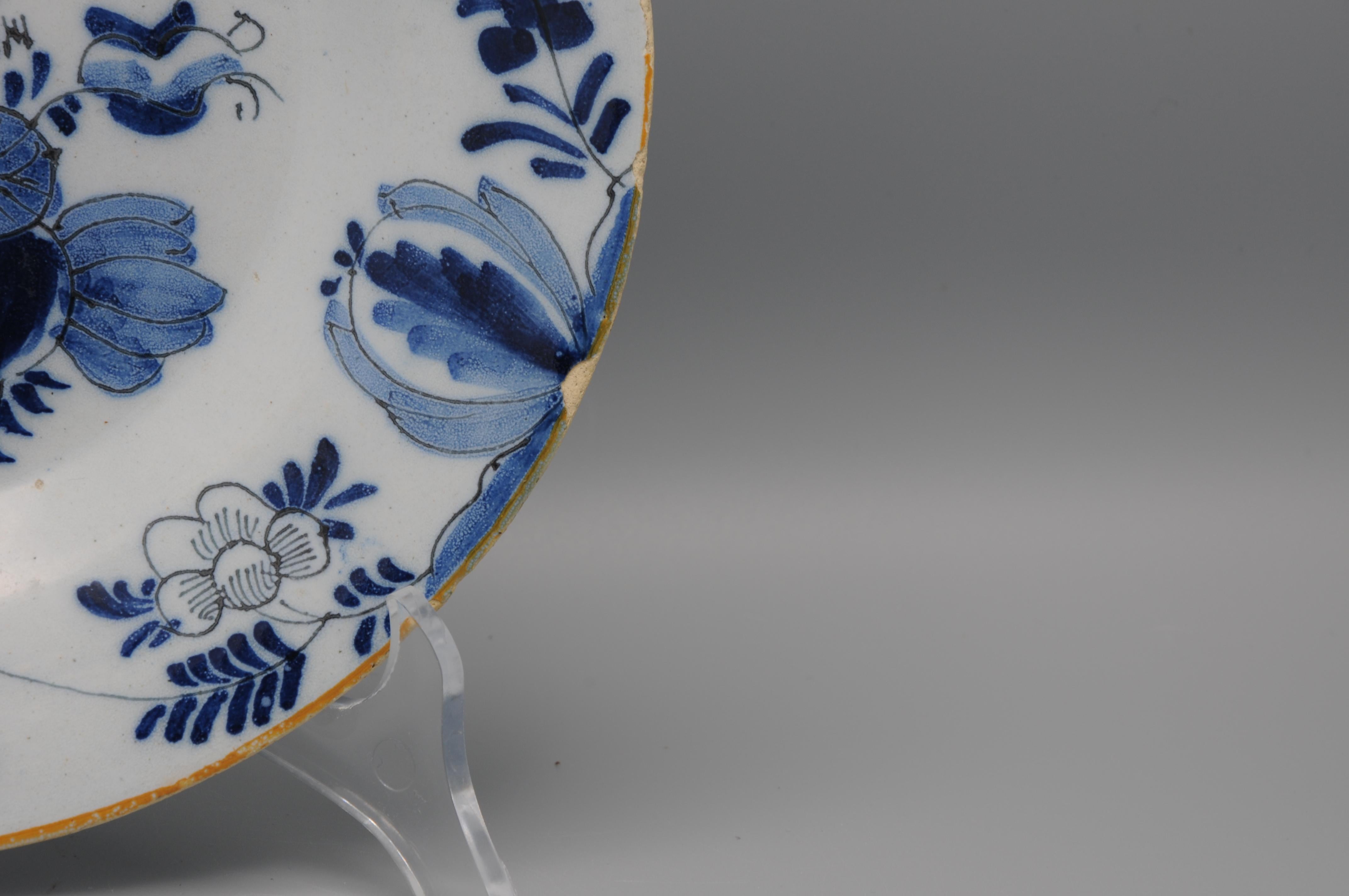 Assiette chinoiseries bleue et blanche de Delft - 18ème siècle Bon état - En vente à DELFT, NL