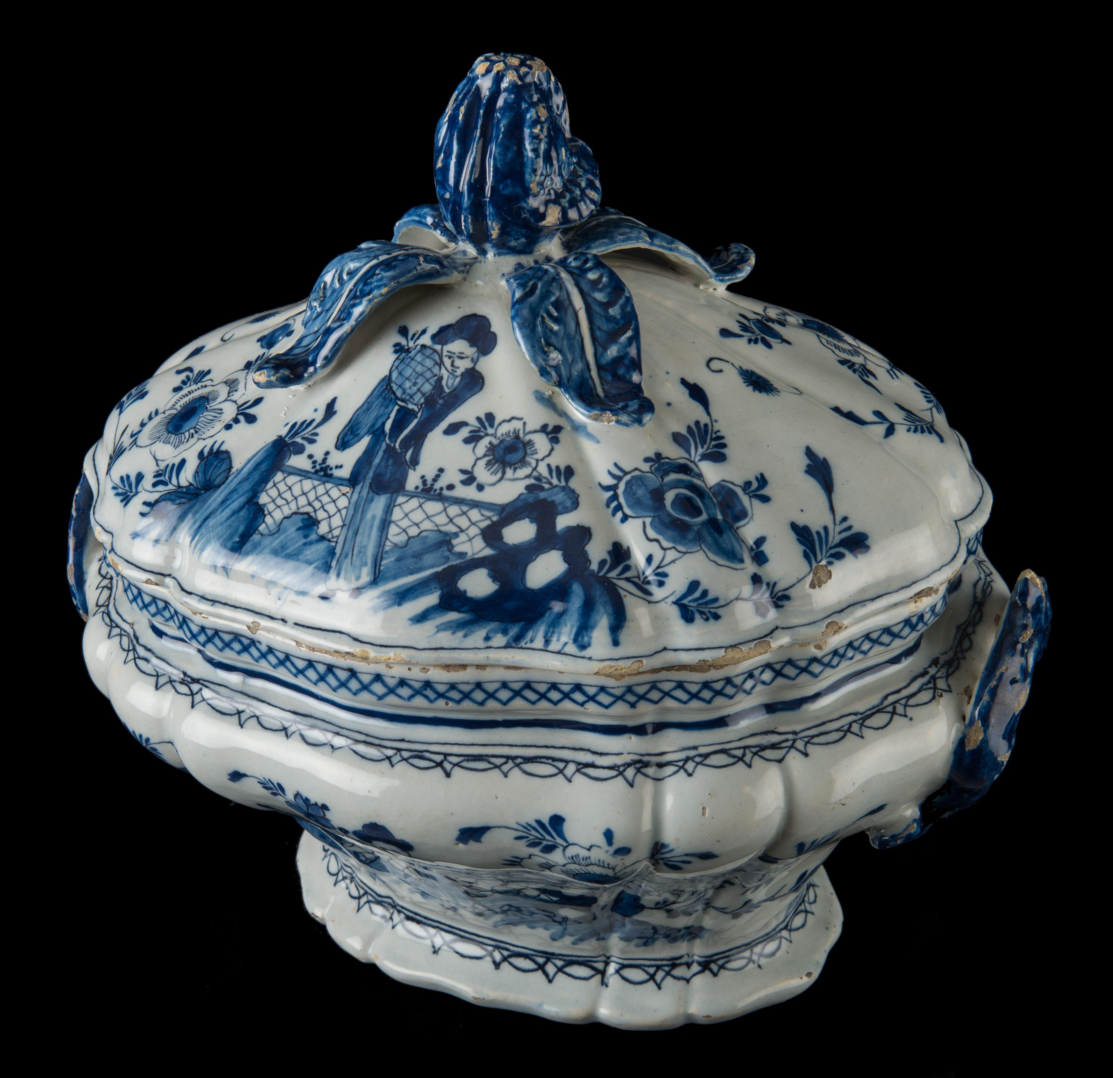 Delft, Blue and white chinoiserie tureen Delft, circa 1750 Mark: DM For Sale 3