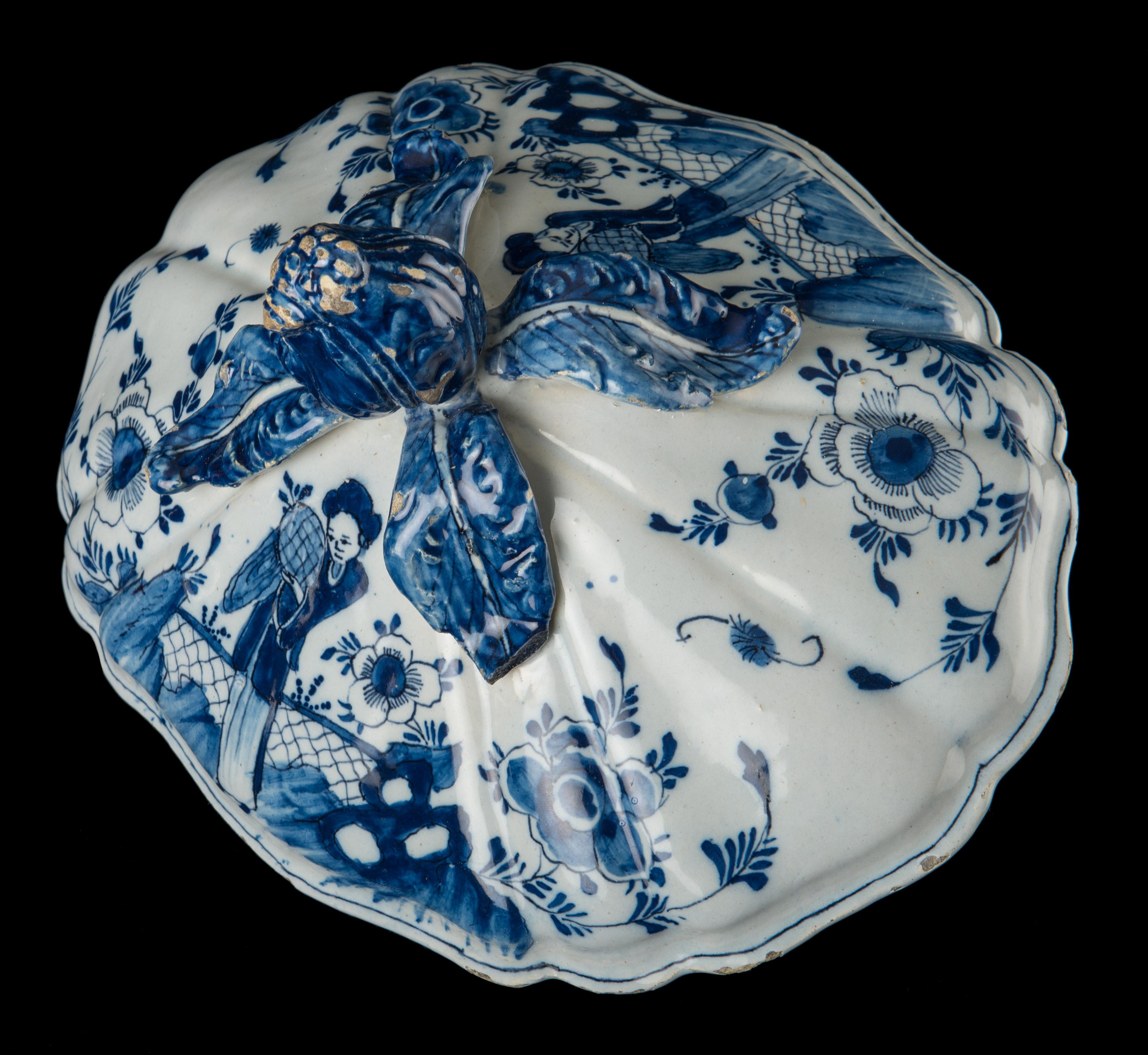 Delft, Blue and white chinoiserie tureen Delft, circa 1750 Mark: DM For Sale 7