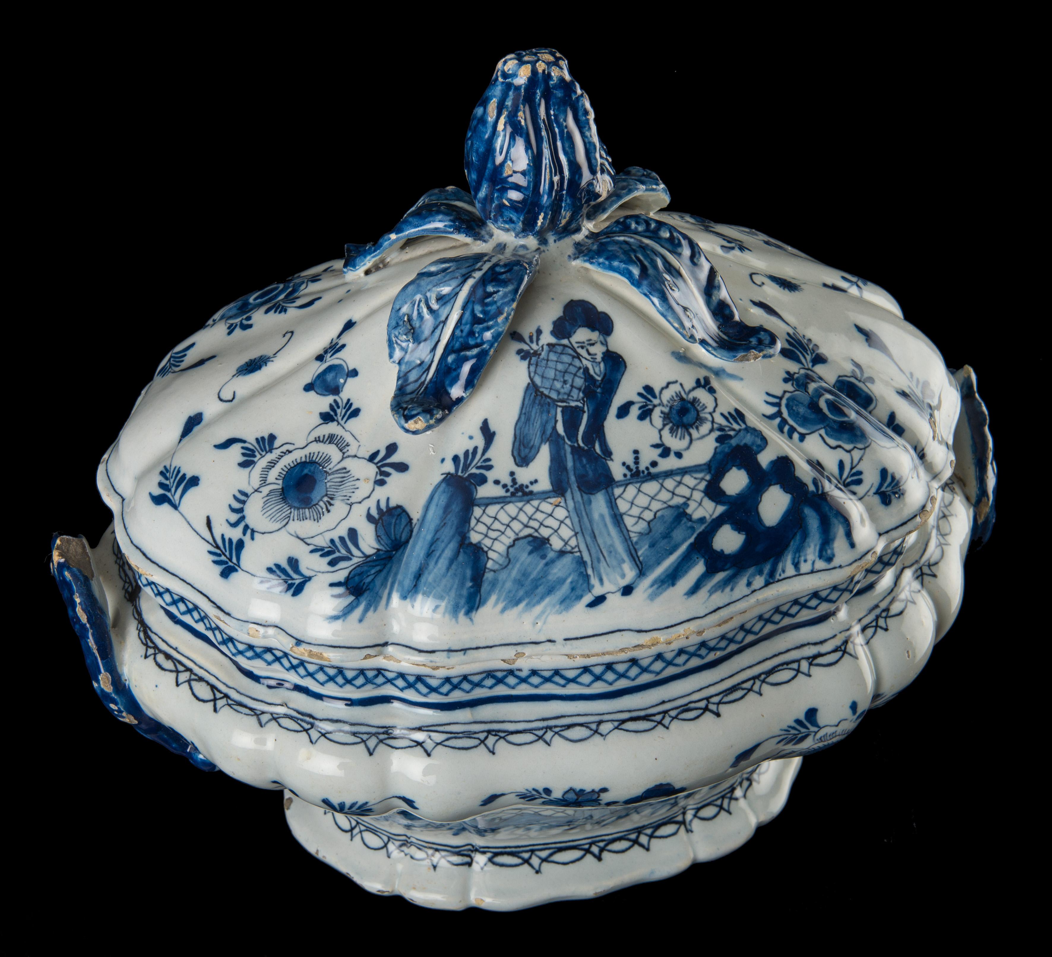 Delft, Blue and white chinoiserie tureen Delft, circa 1750 Mark: DM For Sale 8