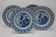 Delft - Ensemble de 4 assiettes à paysage en delft bleu et blanc, bordées de tulipes, 18e siècle