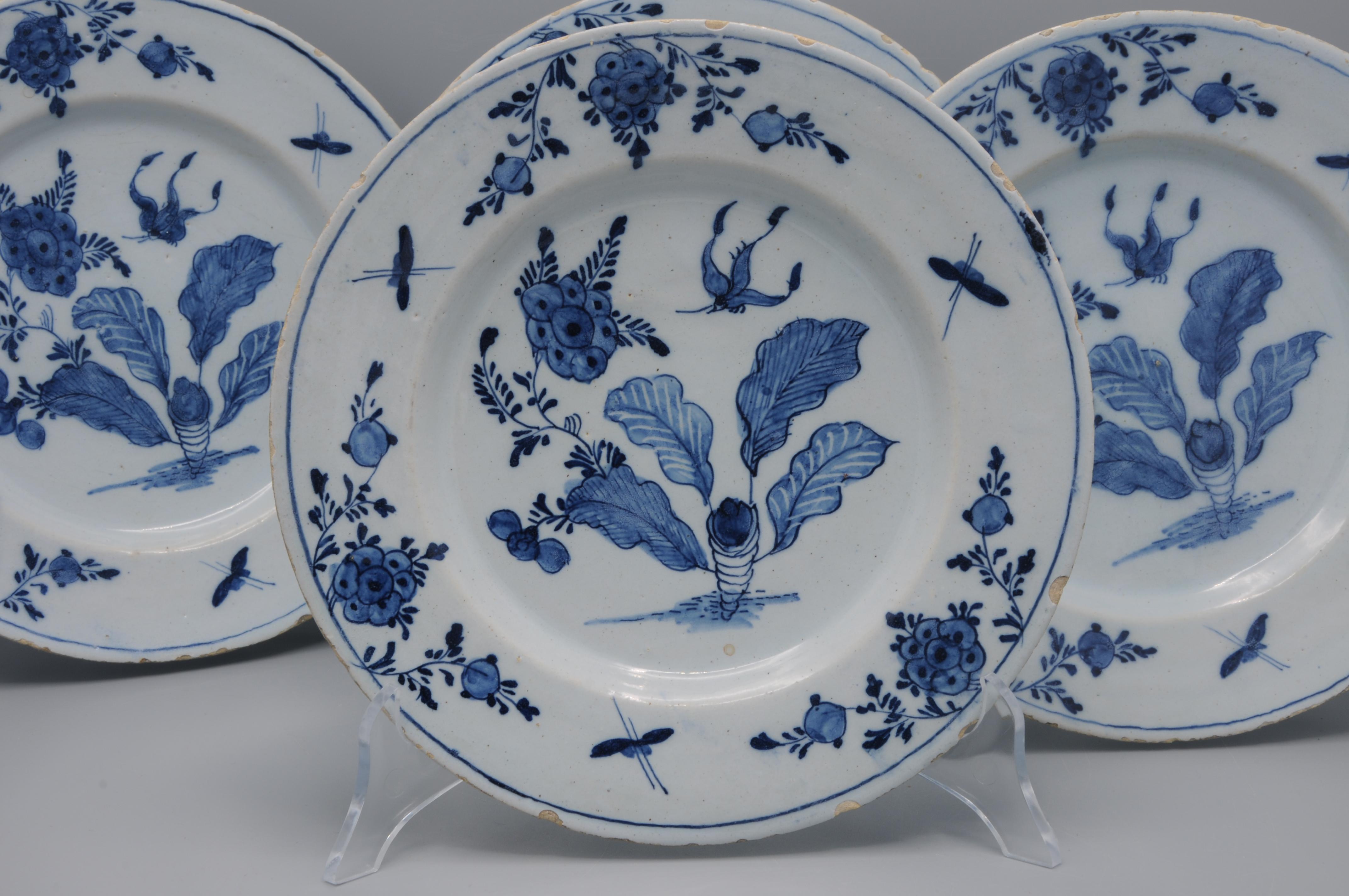 Delft - Ensemble de 4 assiettes chinoises en faïence bleue et blanche, 18e siècle en vente 4