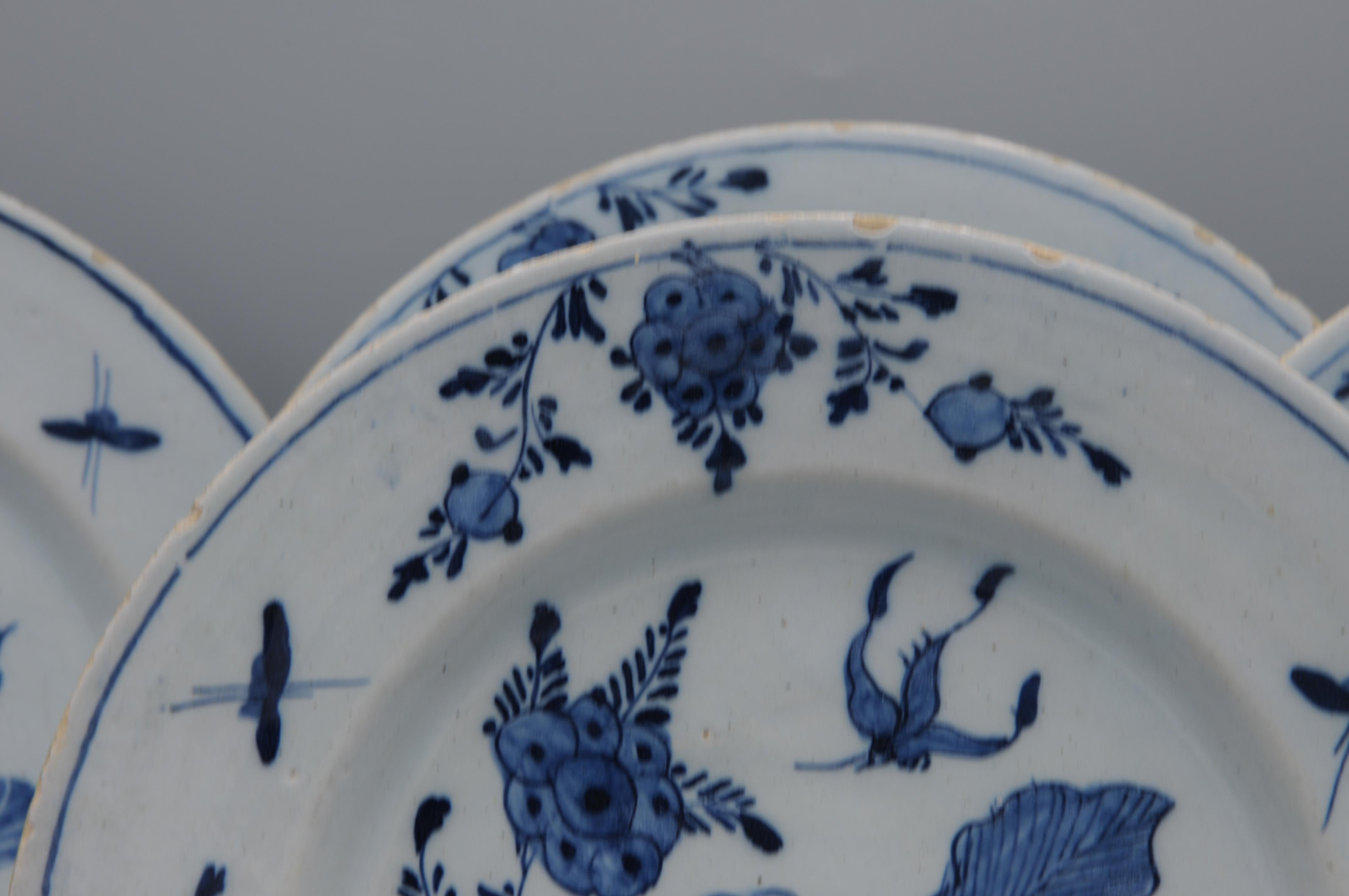 Delft - Ensemble de 4 assiettes chinoises en faïence bleue et blanche, 18e siècle en vente 8