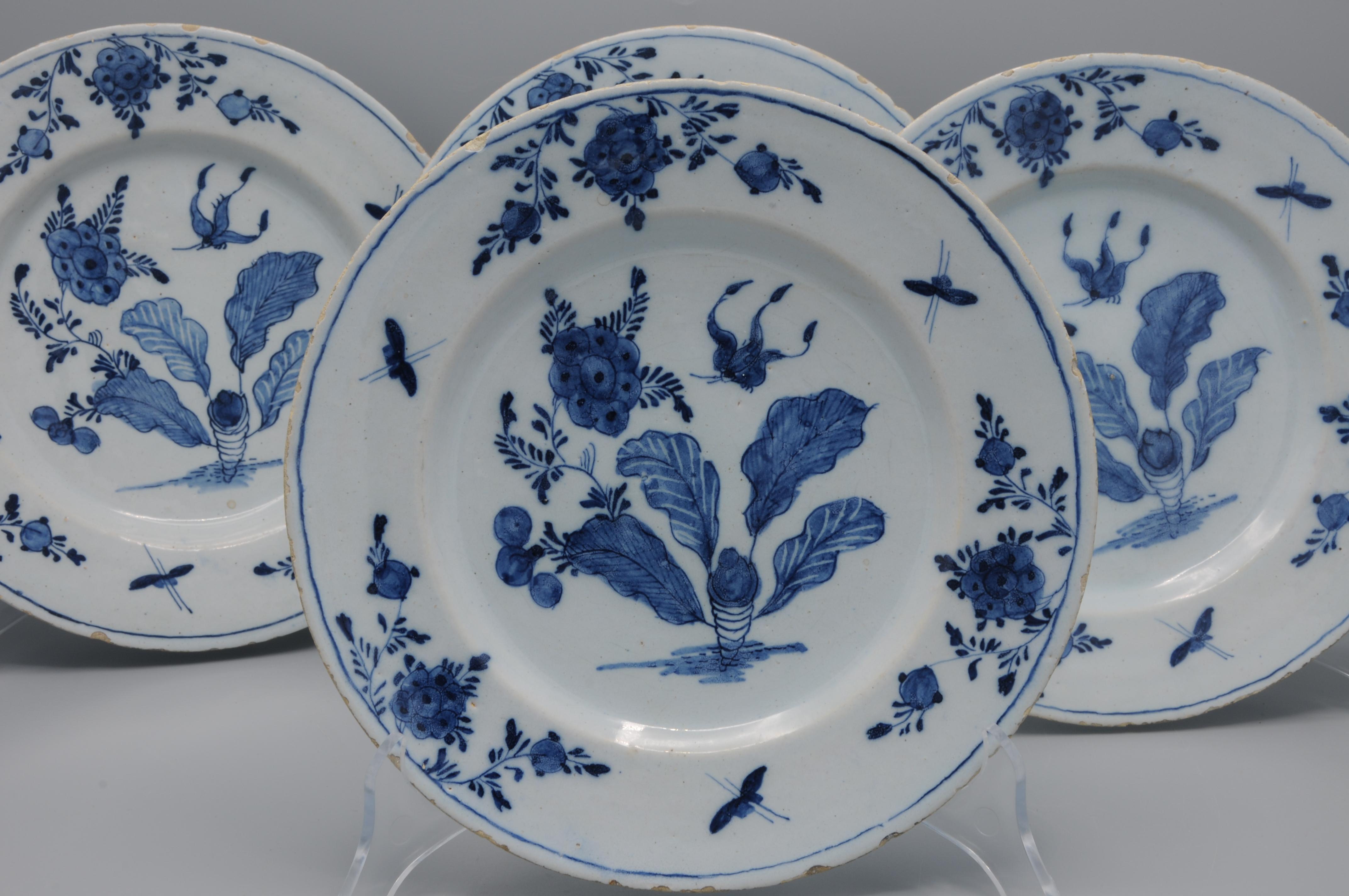 XVIIIe siècle et antérieur Delft - Ensemble de 4 assiettes chinoises en faïence bleue et blanche, 18e siècle en vente