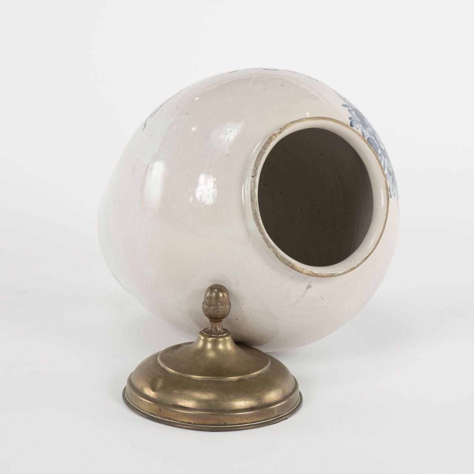Milieu du XIXe siècle Pot à tabac « Dunerer » bleu et blanc de Delft en vente
