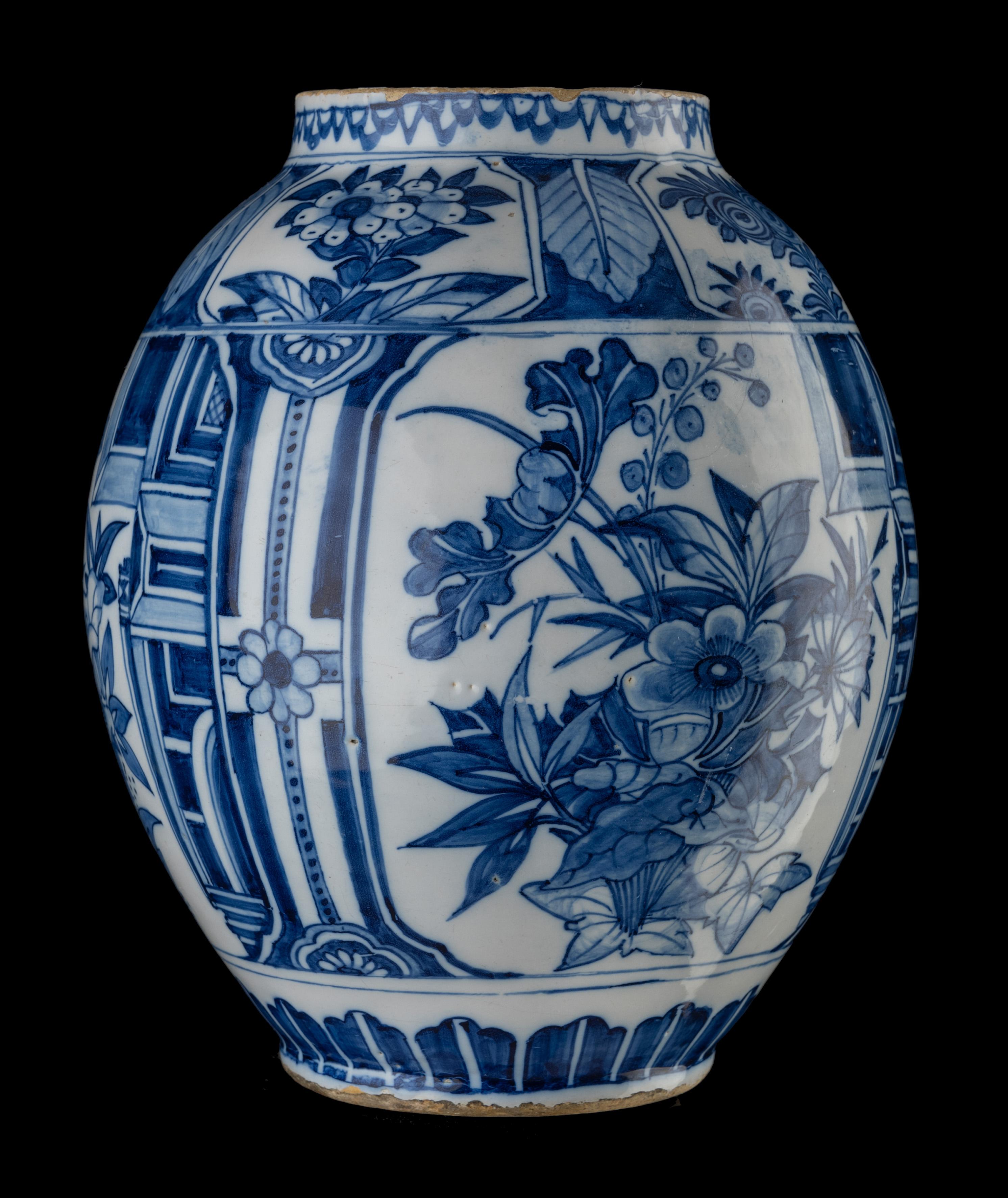 Baroque Delft, Blue and White floral Chinoiserie Jar, 1650-1680 For Sale