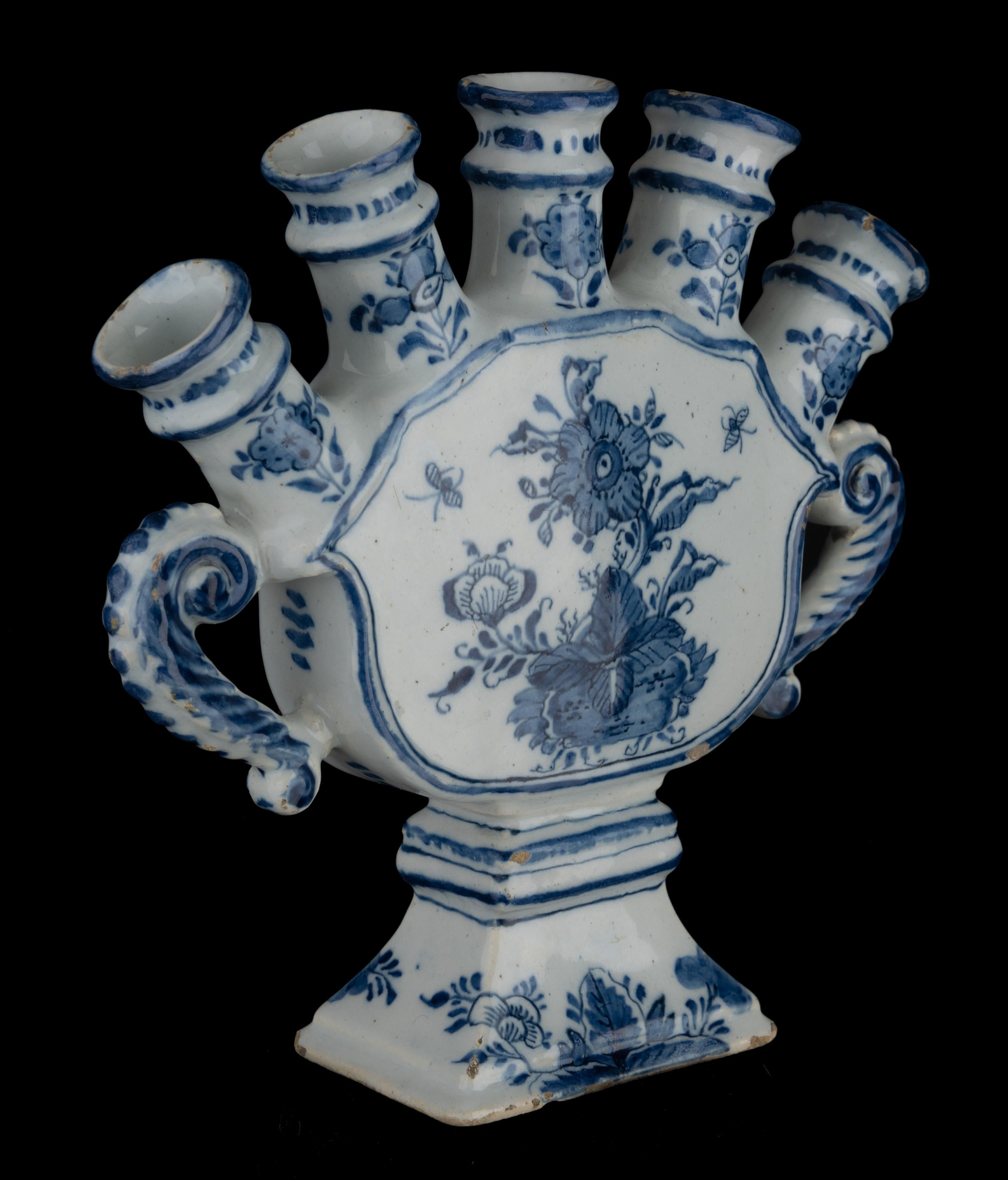 Baroque Vase à fleurs de Delft bleu et blanc avec cuillères Vase à tulipes 1720-1730 en vente