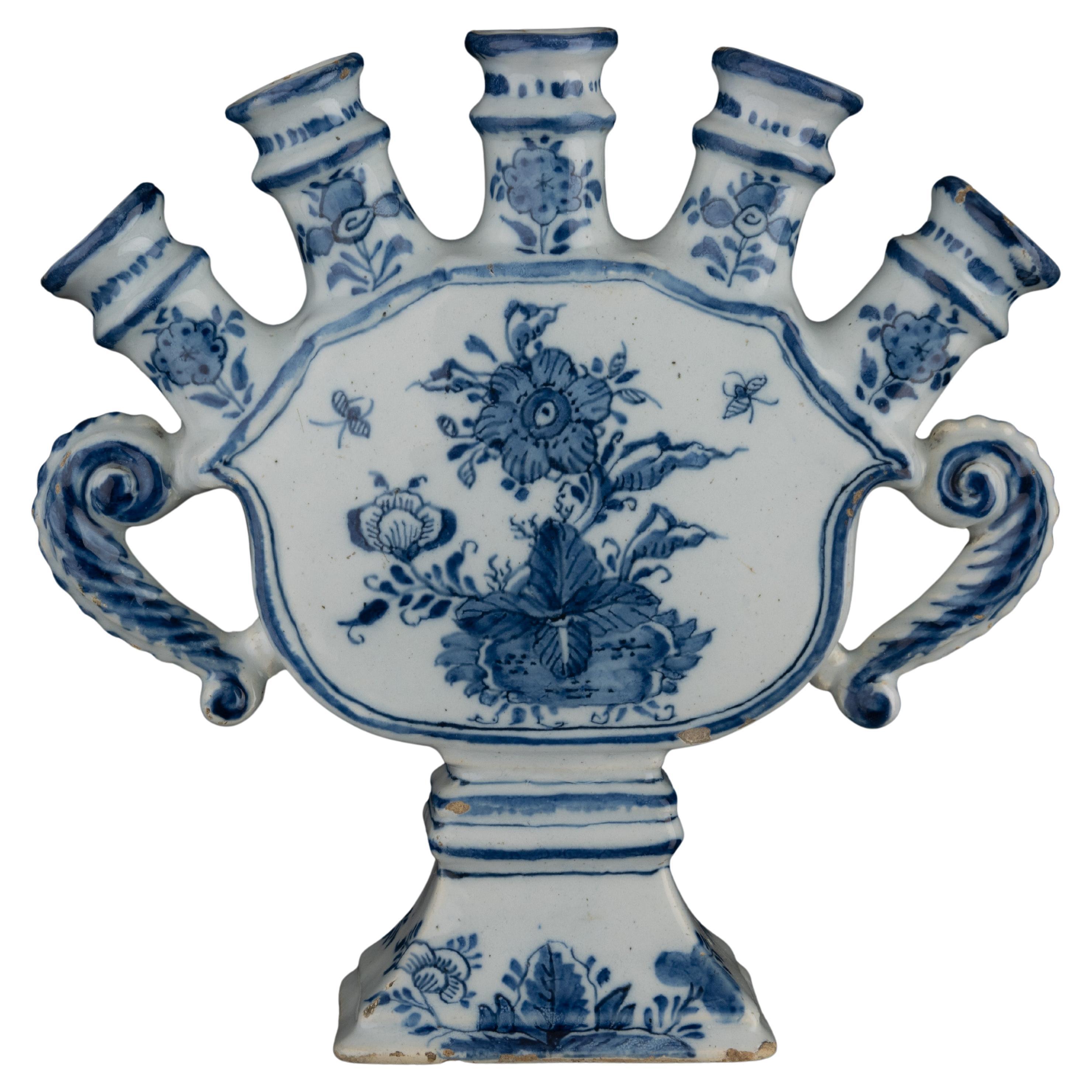 Vase à fleurs de Delft bleu et blanc avec cuillères Vase à tulipes 1720-1730 en vente