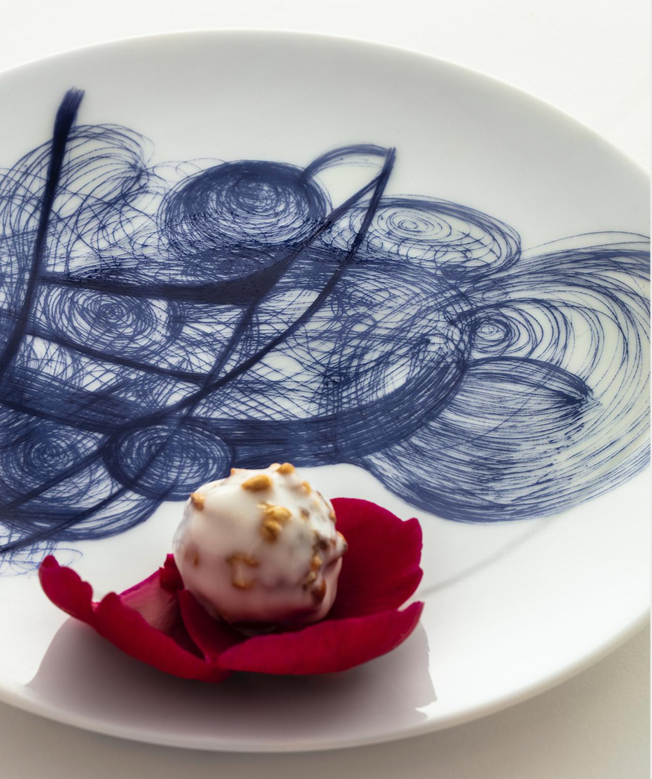 Autre Assiettes à dessert en porcelaine de Delft bleue et blanche de Limoges, édition exclusive en vente