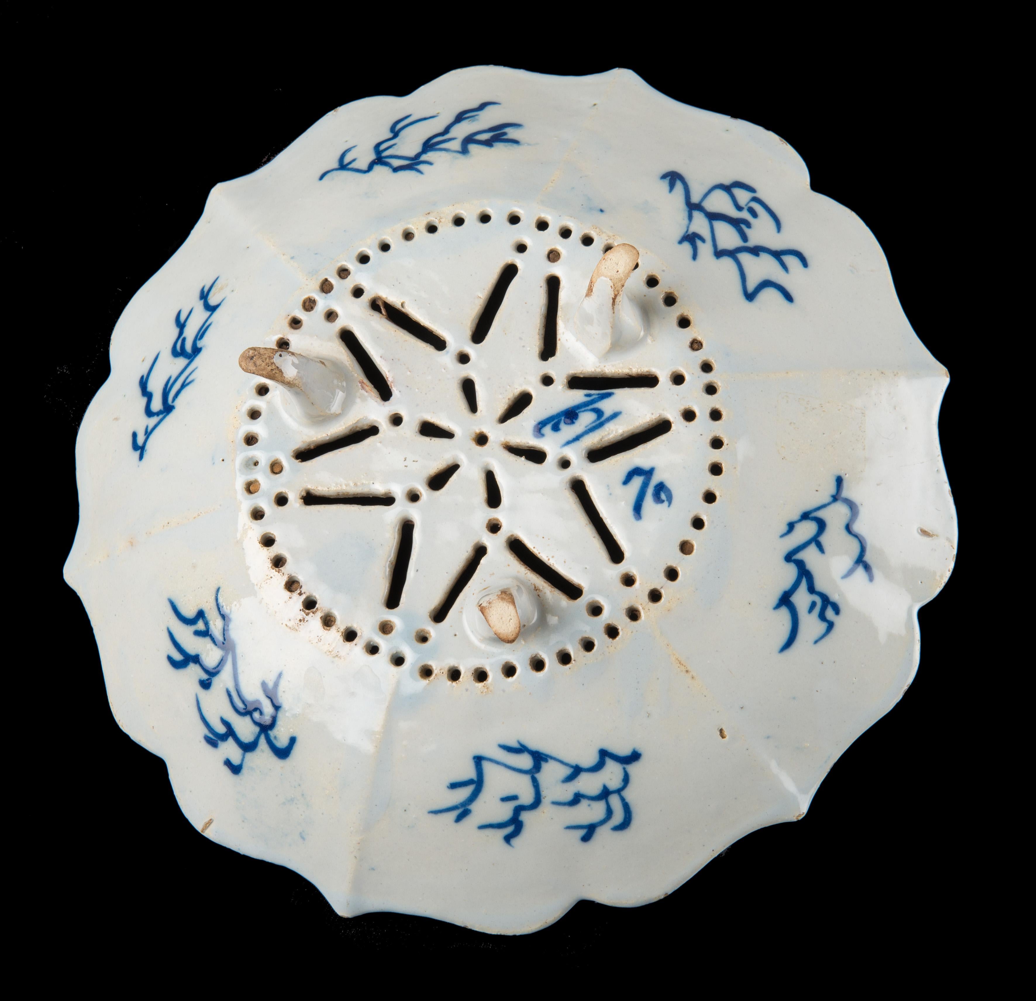 Hand-Painted Delft, Blue and White Fruit Dish on Stand, 1740-1760 The Porcelain Claw Pottery For Sale