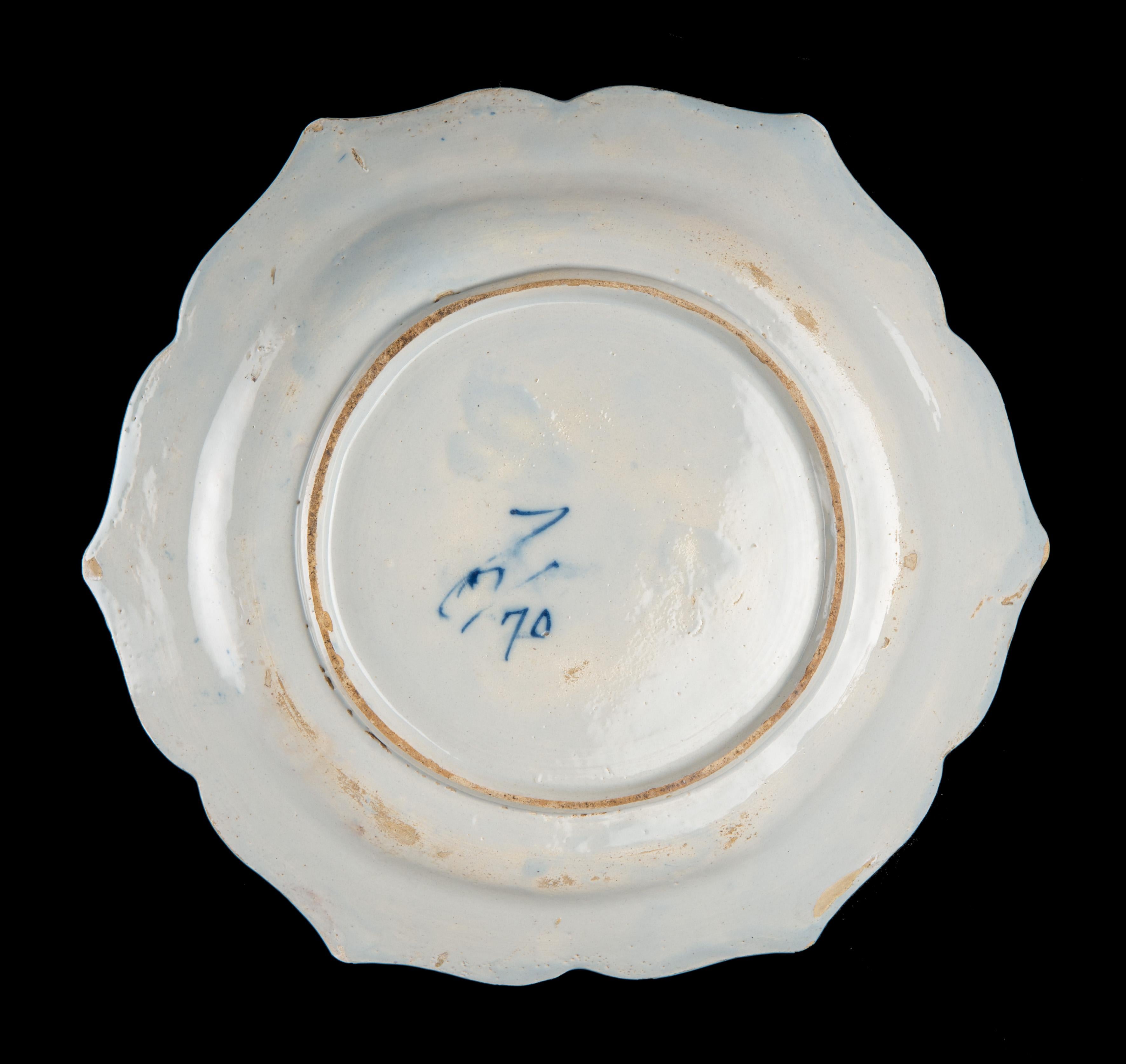 Delfter, blauer und weißer Obstschale auf Ständer, 1740-1760 The Porcelain Claw Pottery (Keramik) im Angebot