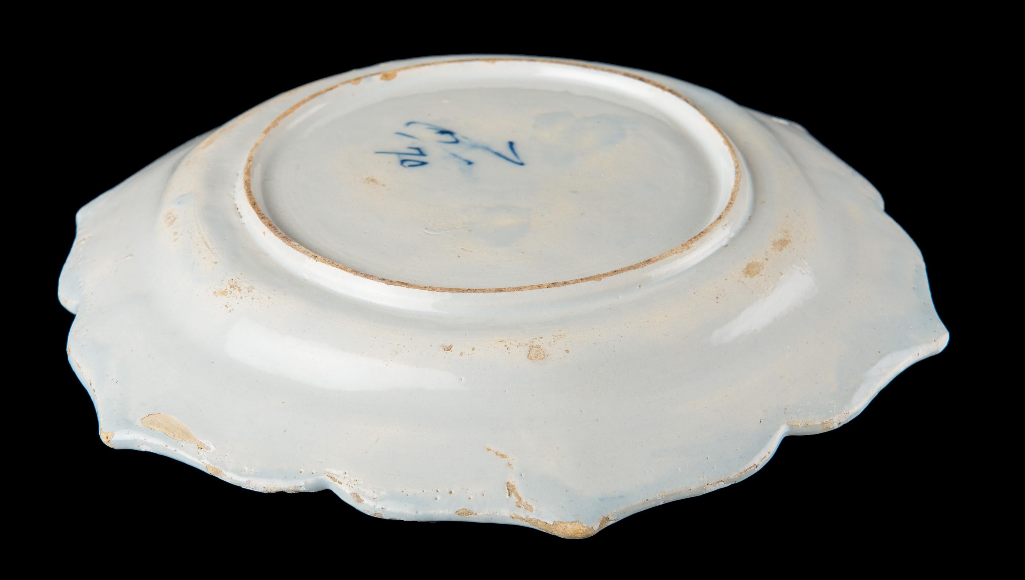 Delfter, blauer und weißer Obstschale auf Ständer, 1740-1760 The Porcelain Claw Pottery im Angebot 1